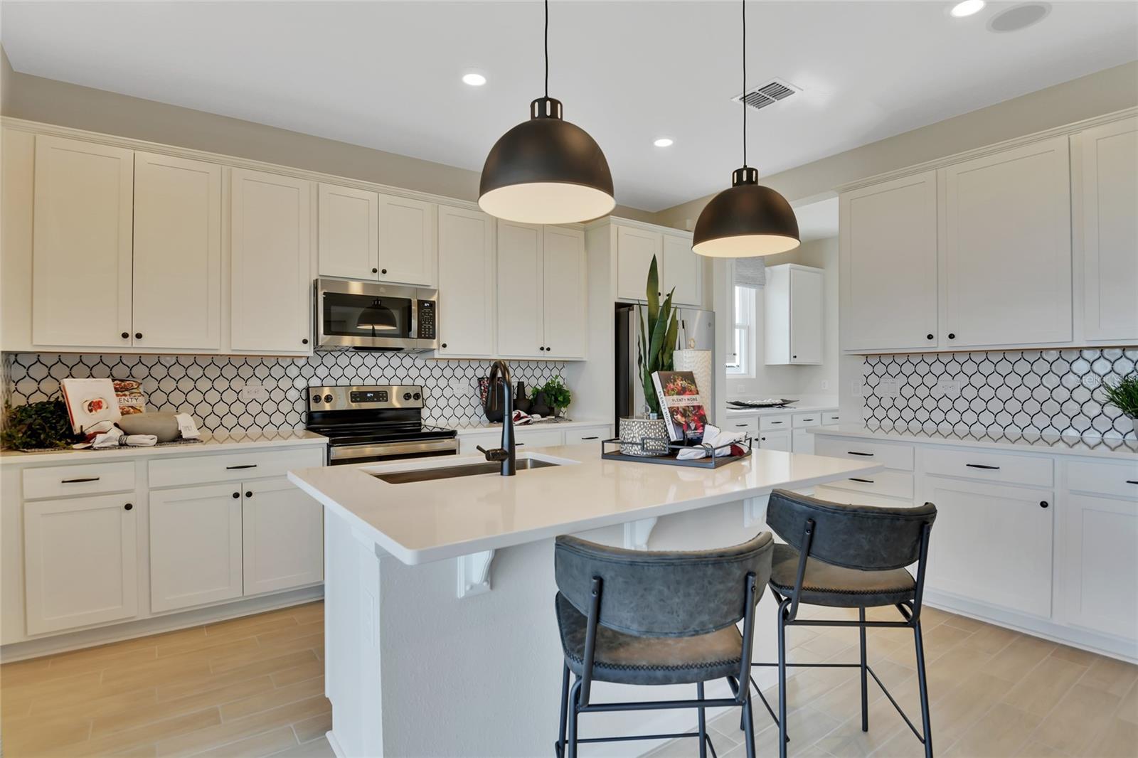 SEASONS AT MAGNOLIA POINTE - Residential