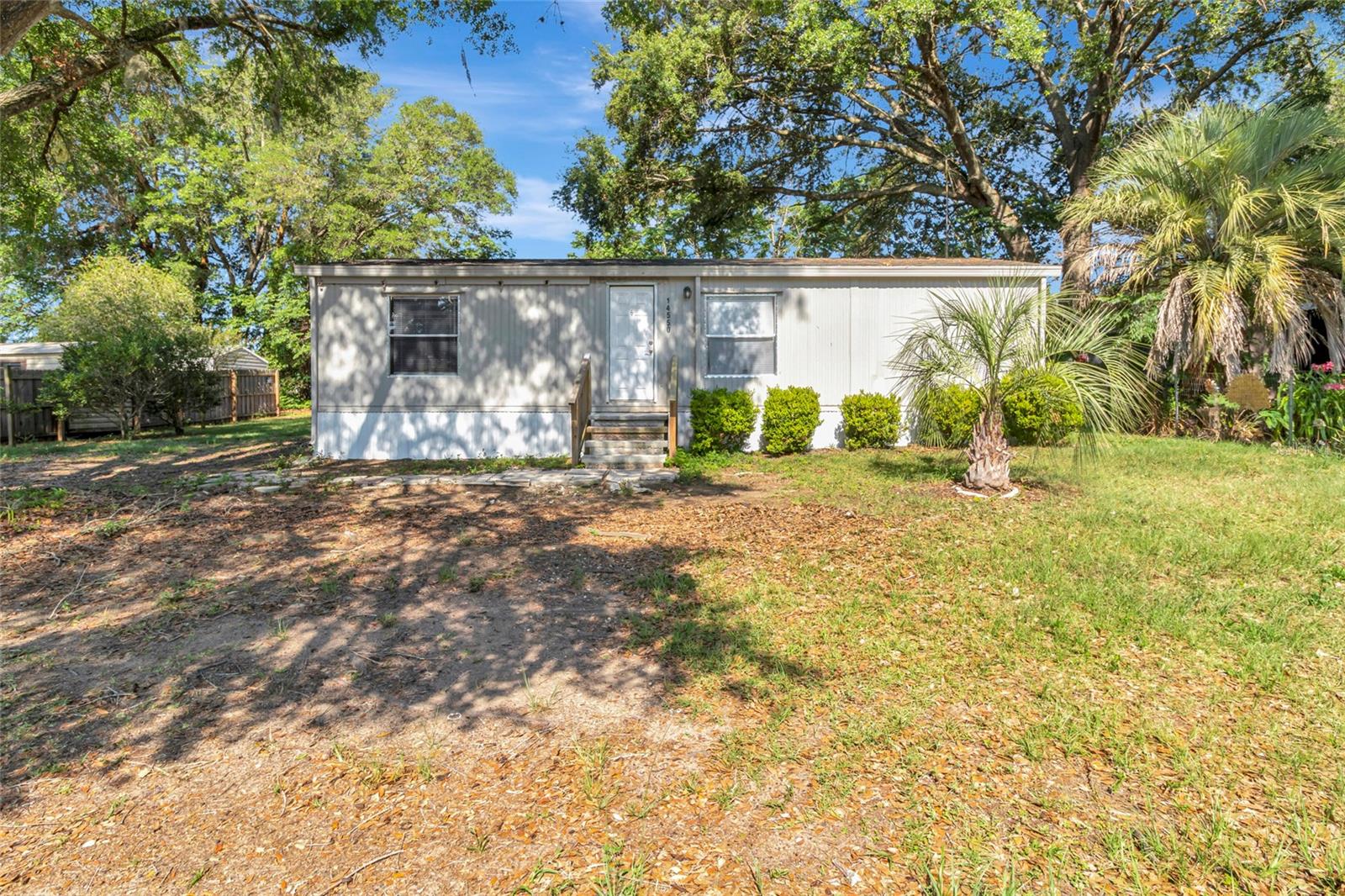 2-bedroom, 2-bath manufactured home located in Little Lake Weir area of Summerfield. Built in 1991, the home offers approximately 940 square feet of living space. Recent updates include a new roof installed in January 2026 and a new HVAC system installed in December 2025. Appliances are included with the sale.

The property sits on a 7,405 sq ft lot with electricity, cable, and septic already in place. Conveniently located near shopping, dining, outdoor recreation, Little Lake Weir, The Villages, and Ocala. Suitable for seasonal or full-time occupancy.