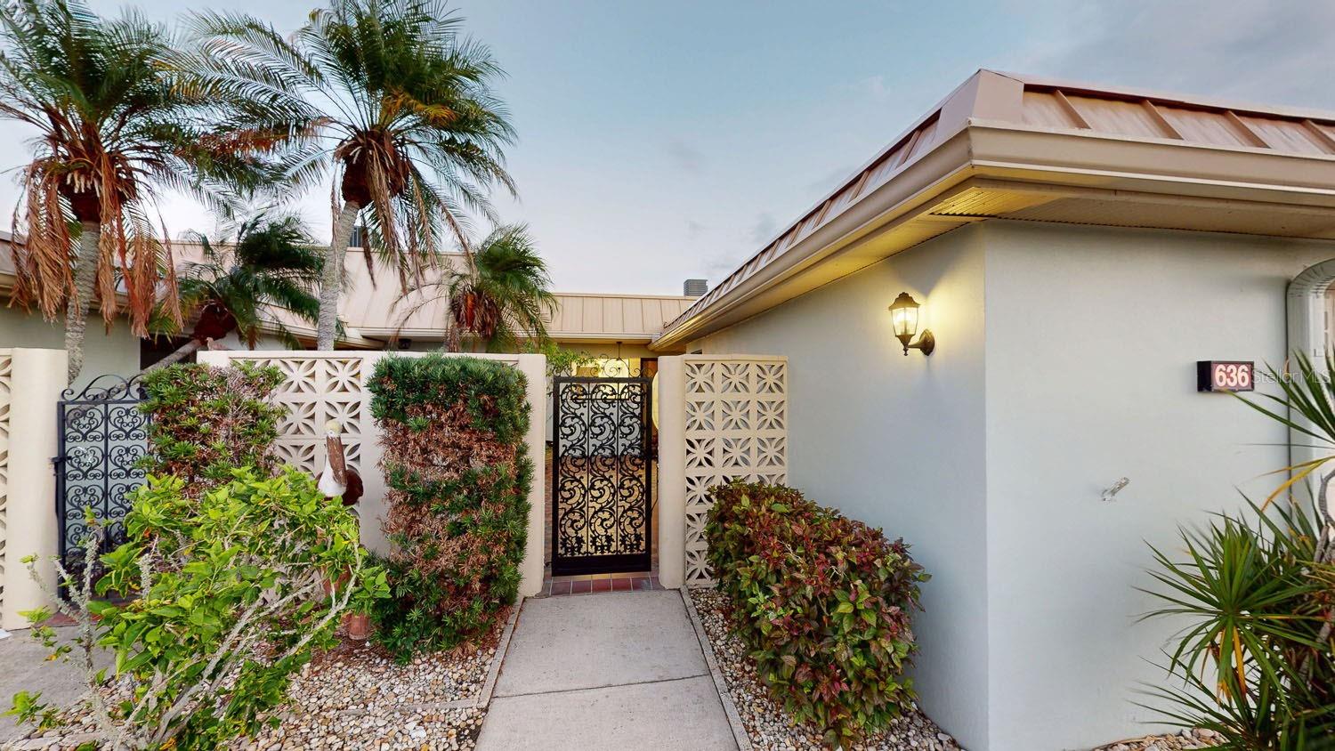 BOCA CIEGA POINT EAST - Residential