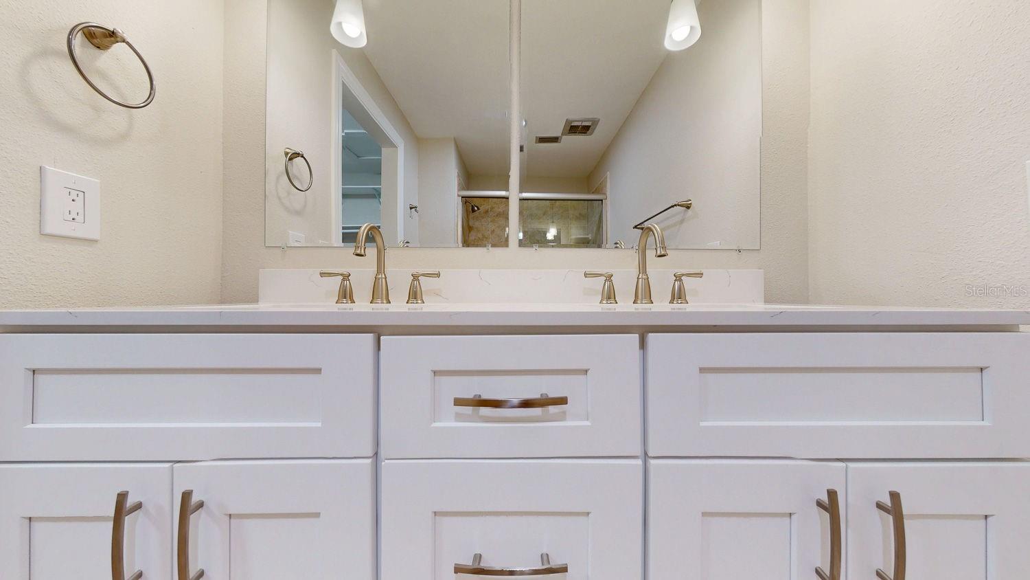 BOCA CIEGA POINT EAST - Residential