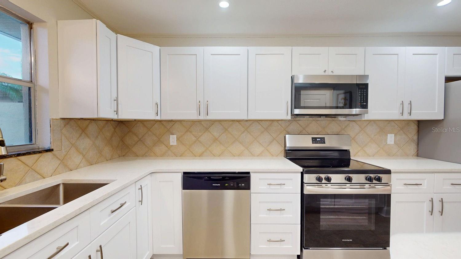 BOCA CIEGA POINT EAST - Residential