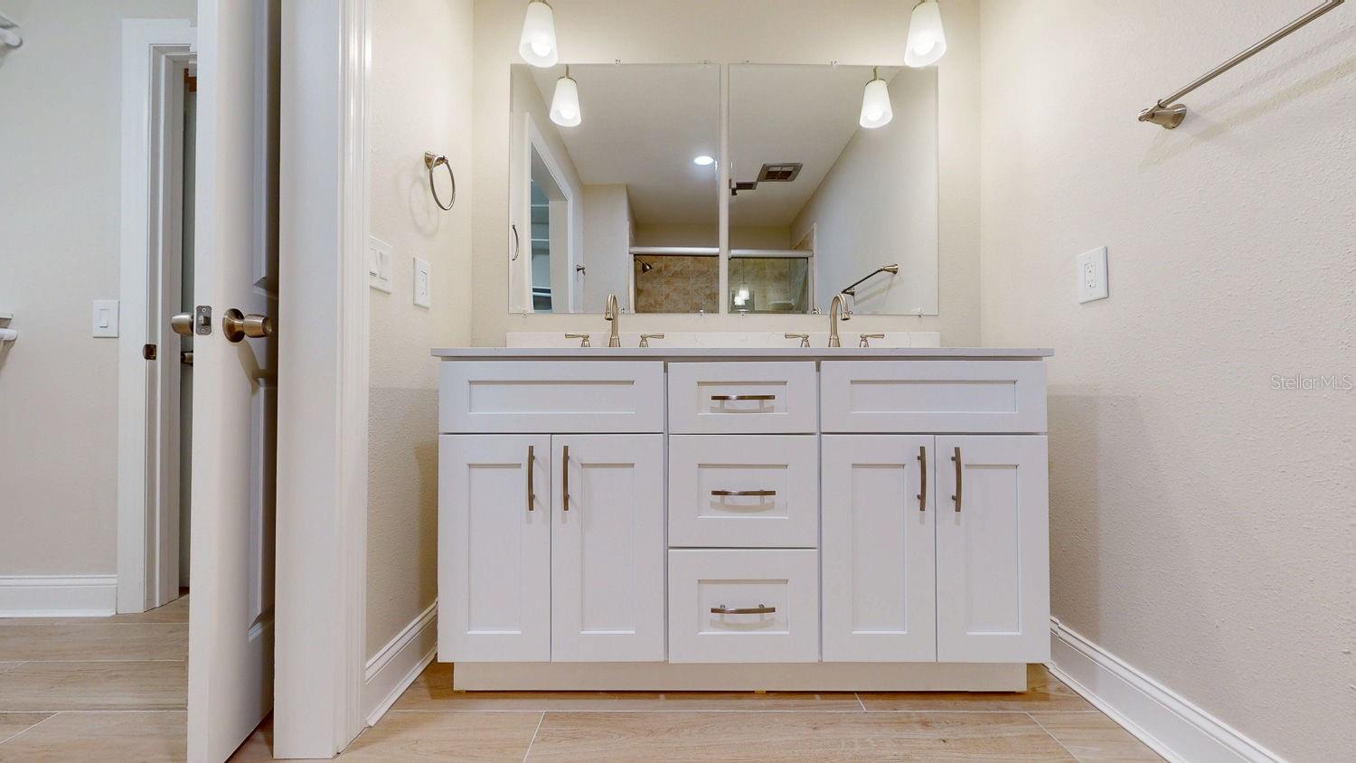BOCA CIEGA POINT EAST - Residential