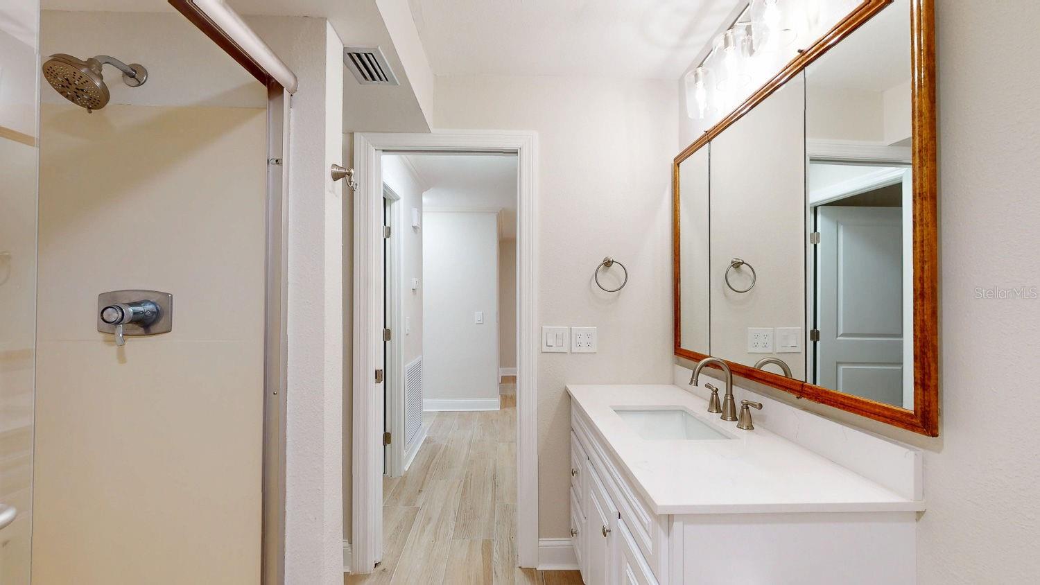 BOCA CIEGA POINT EAST - Residential