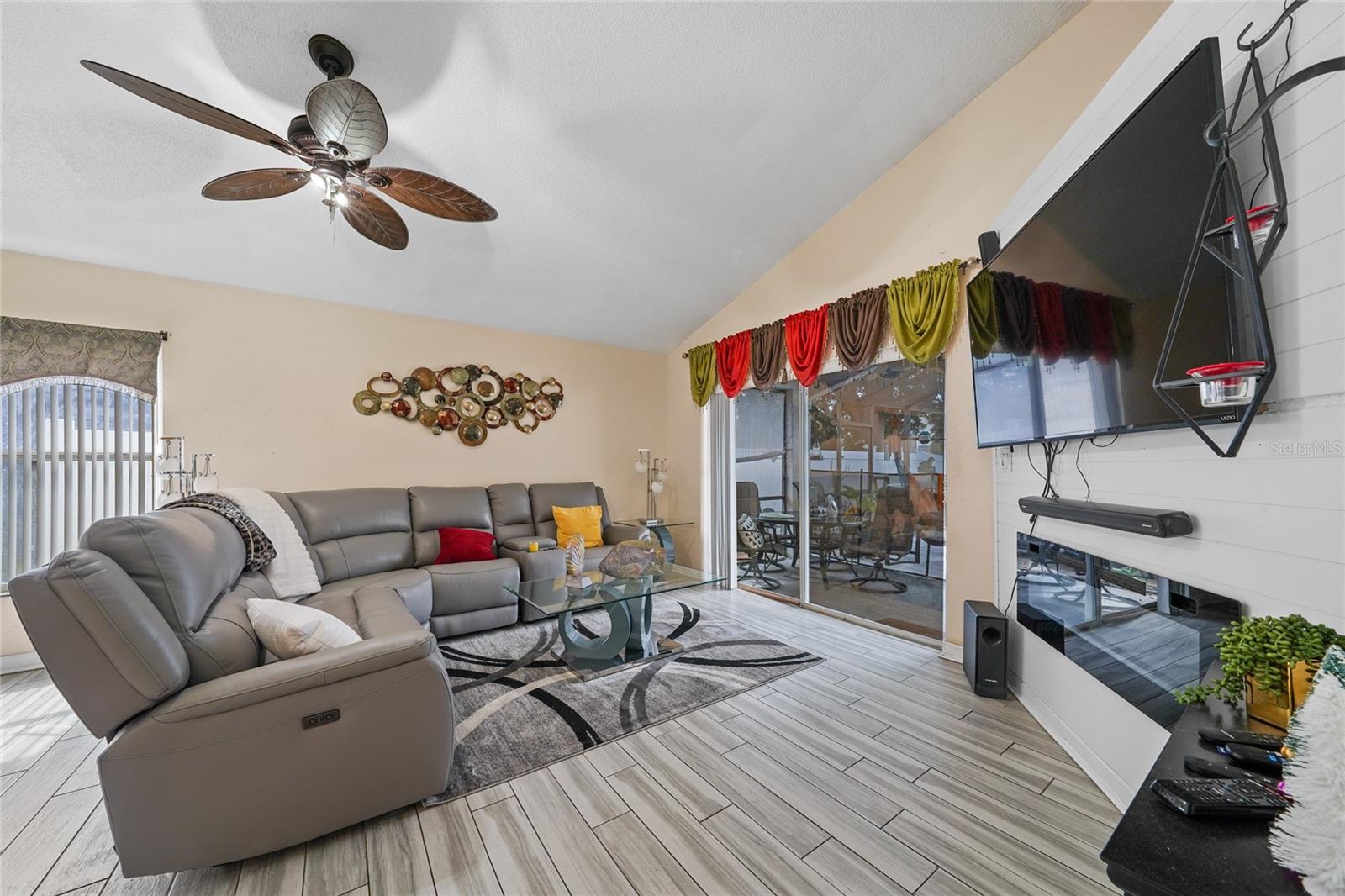 EAGLERIDGE PH 02 - Residential