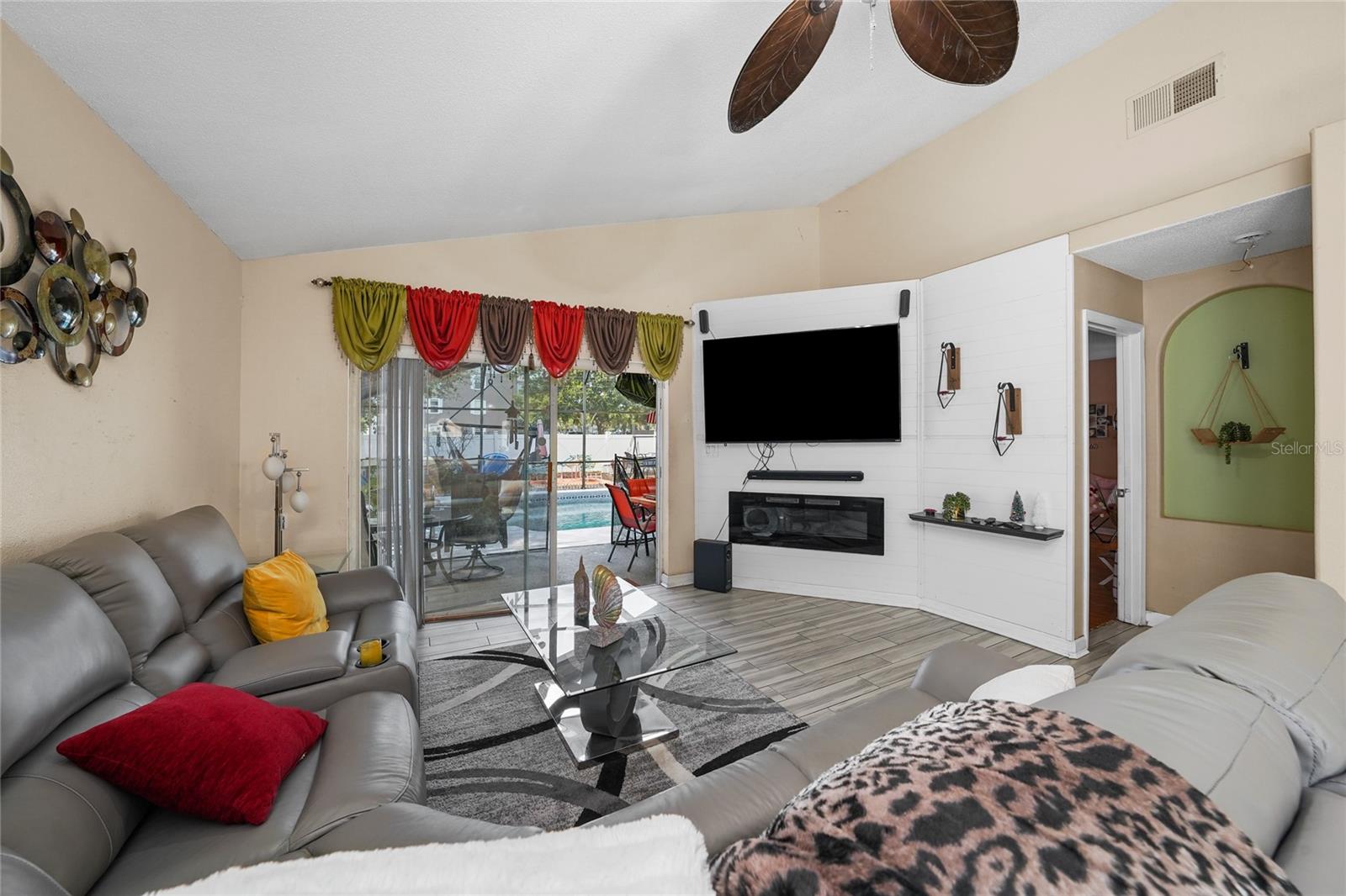 EAGLERIDGE PH 02 - Residential