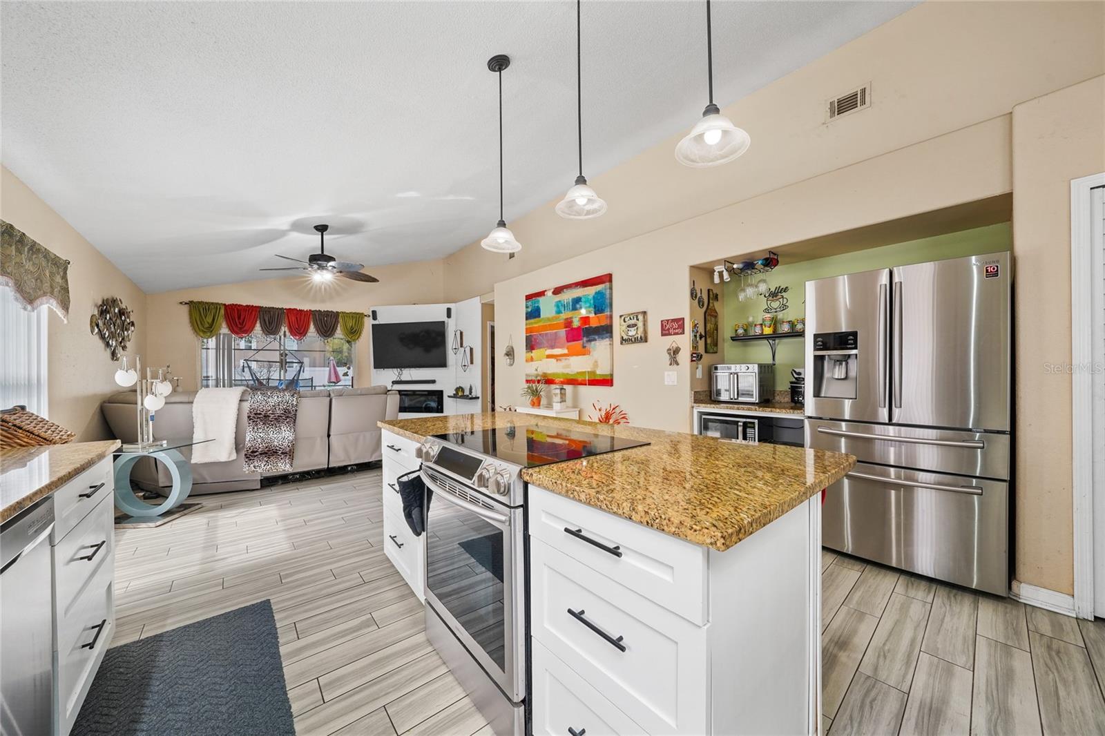 EAGLERIDGE PH 02 - Residential