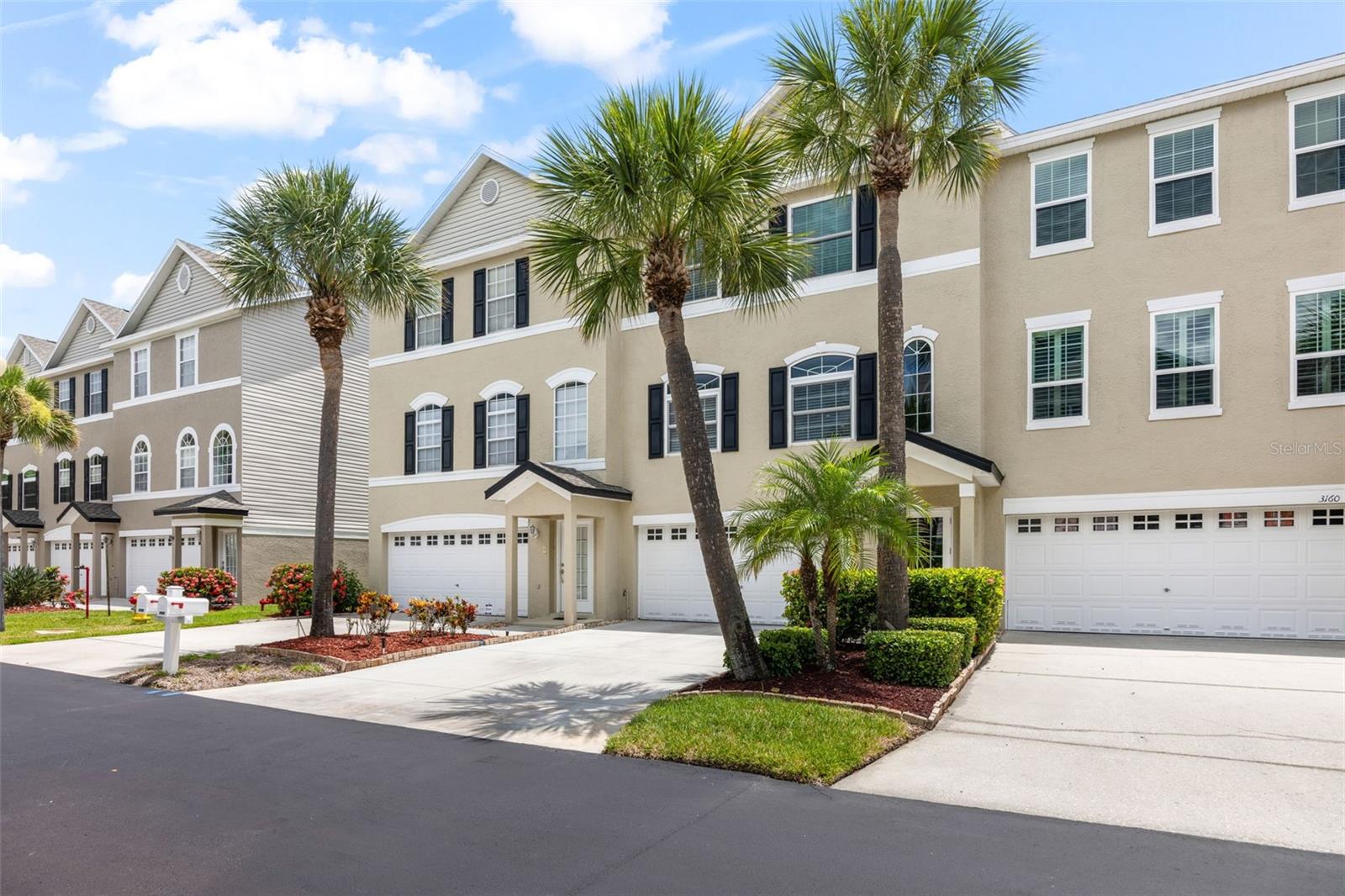 BAYSHORE TWNHS - Residential