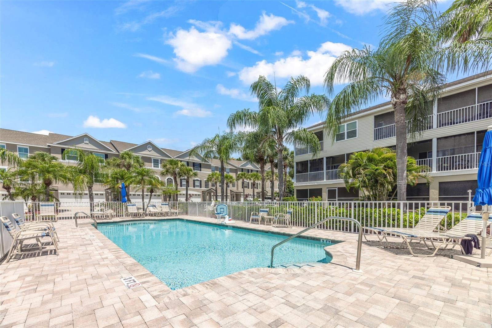BAYSHORE TWNHS - Residential