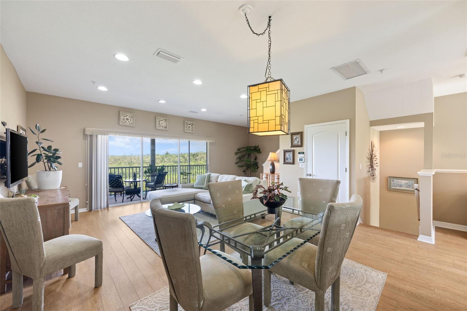 BAYSHORE TWNHS - Residential