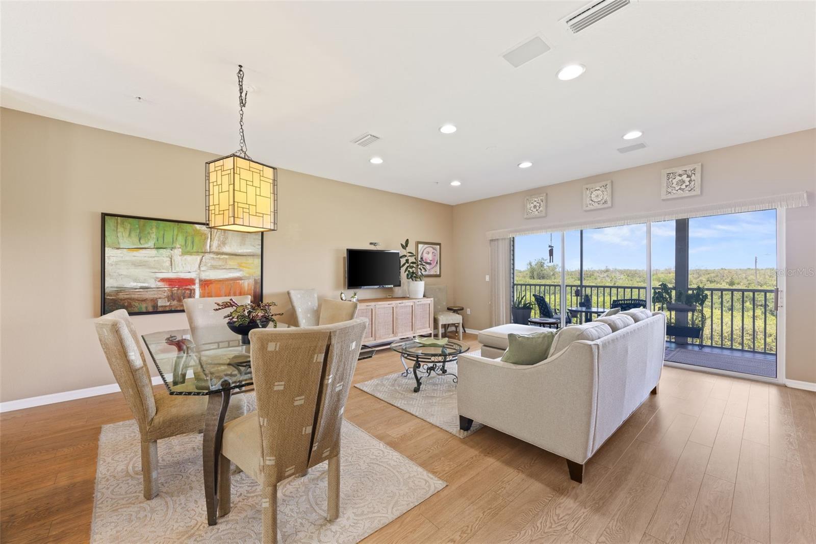 BAYSHORE TWNHS - Residential