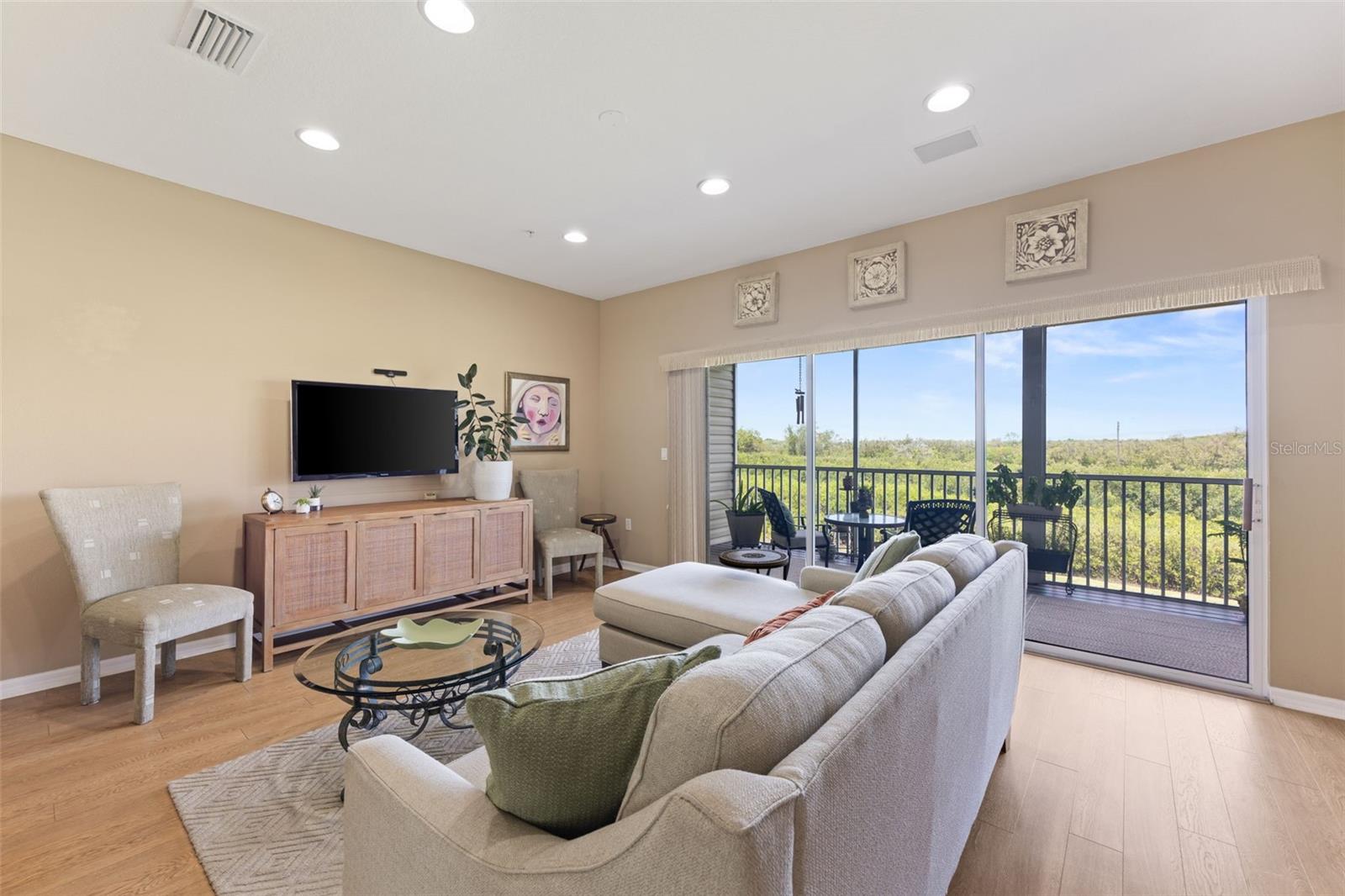 BAYSHORE TWNHS - Residential
