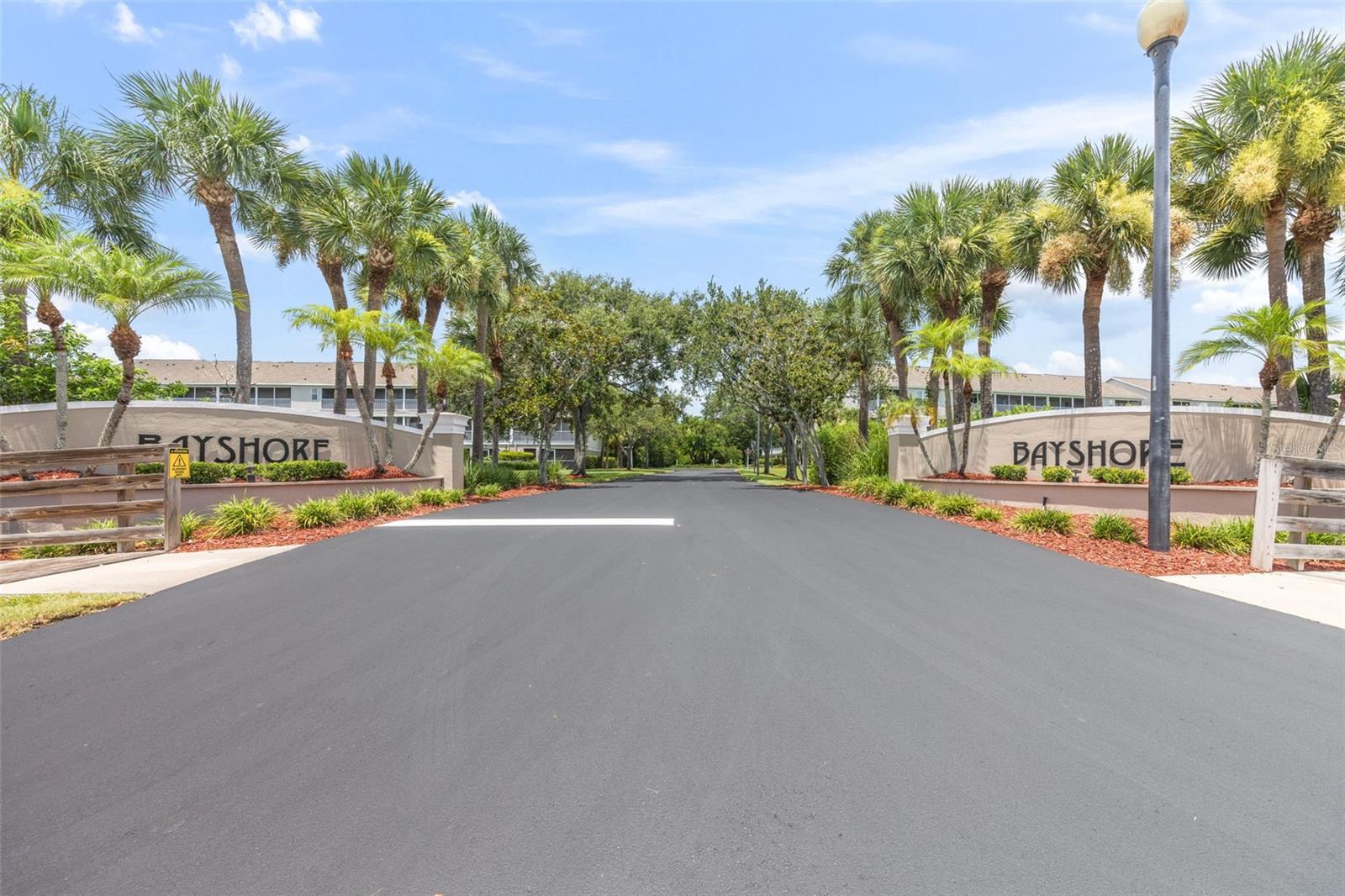 BAYSHORE TWNHS - Residential