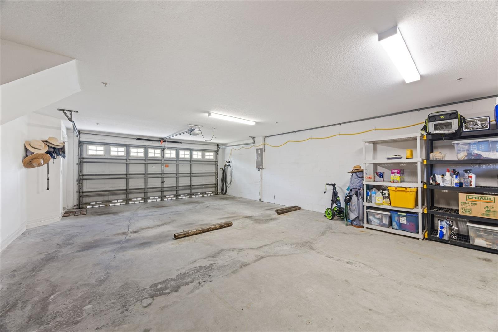BAYSHORE TWNHS - Residential