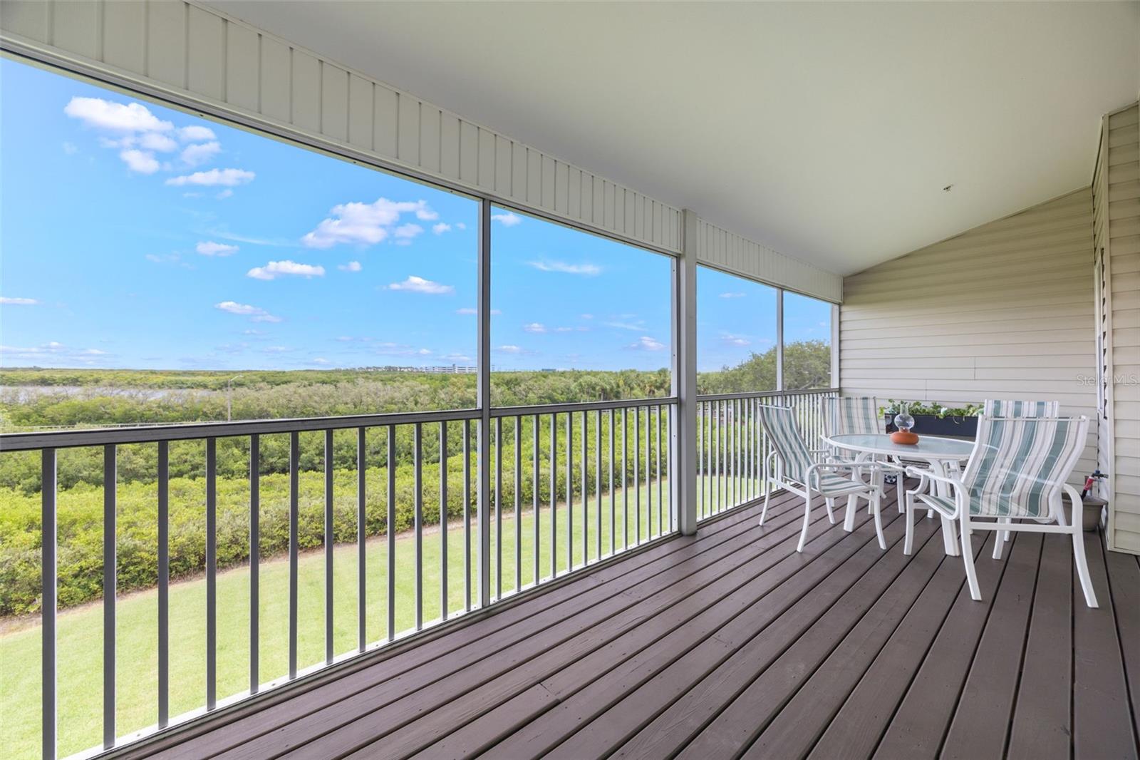 BAYSHORE TWNHS - Residential