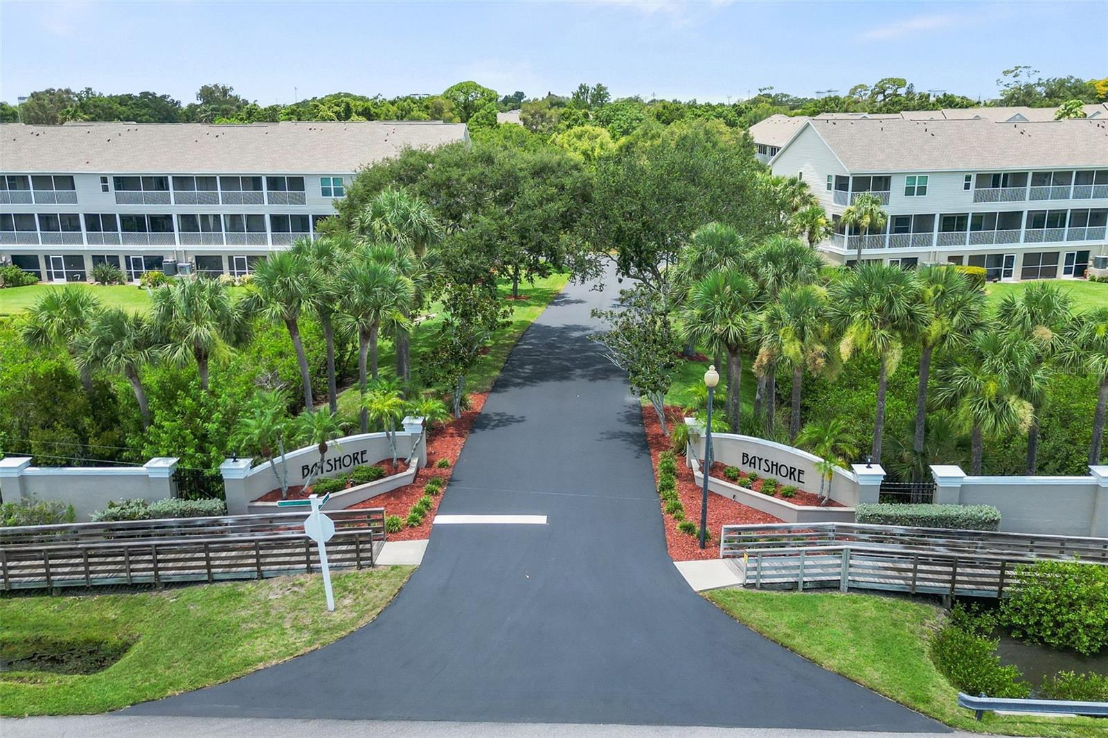 BAYSHORE TWNHS - Residential