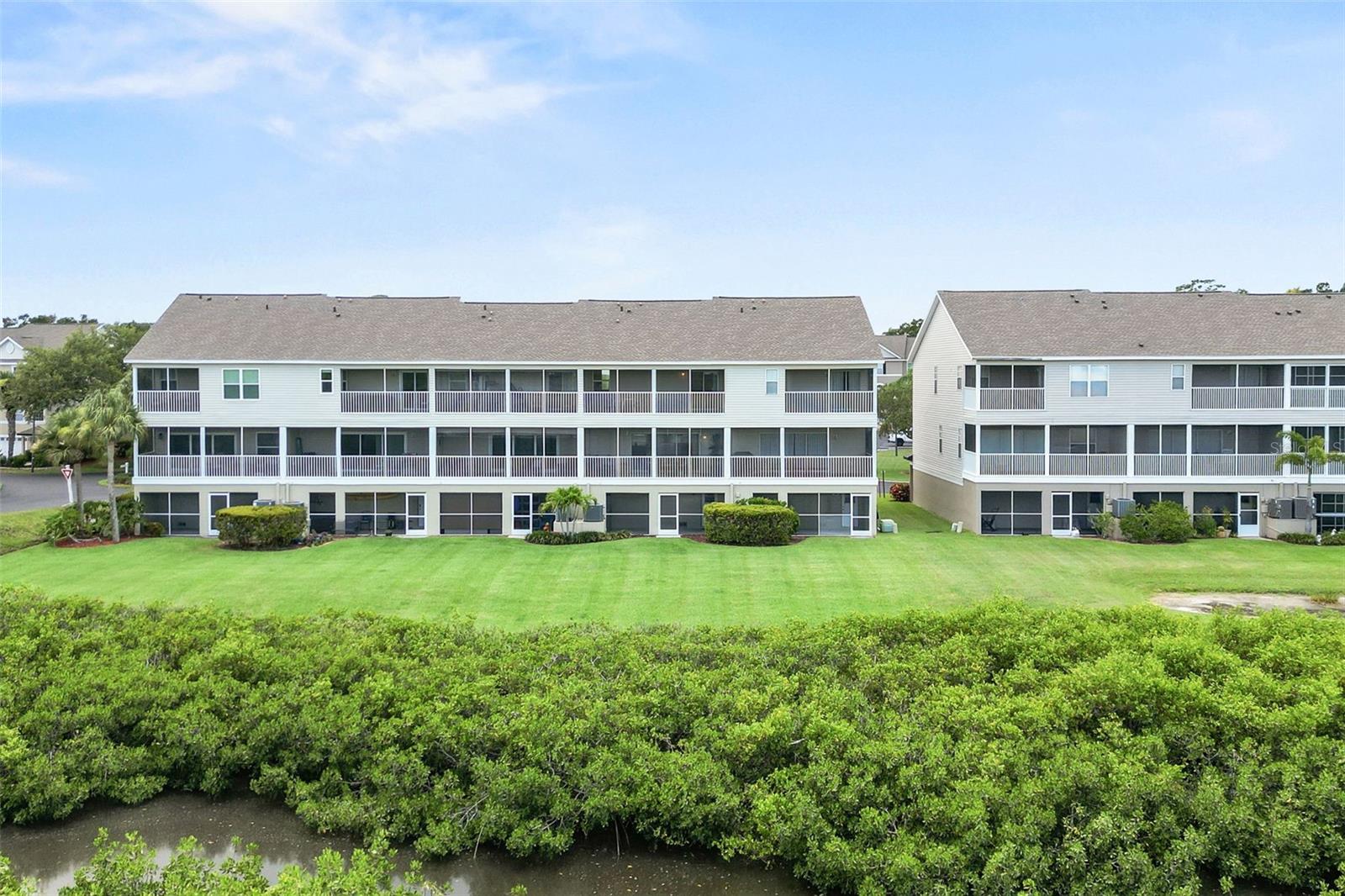 BAYSHORE TWNHS - Residential