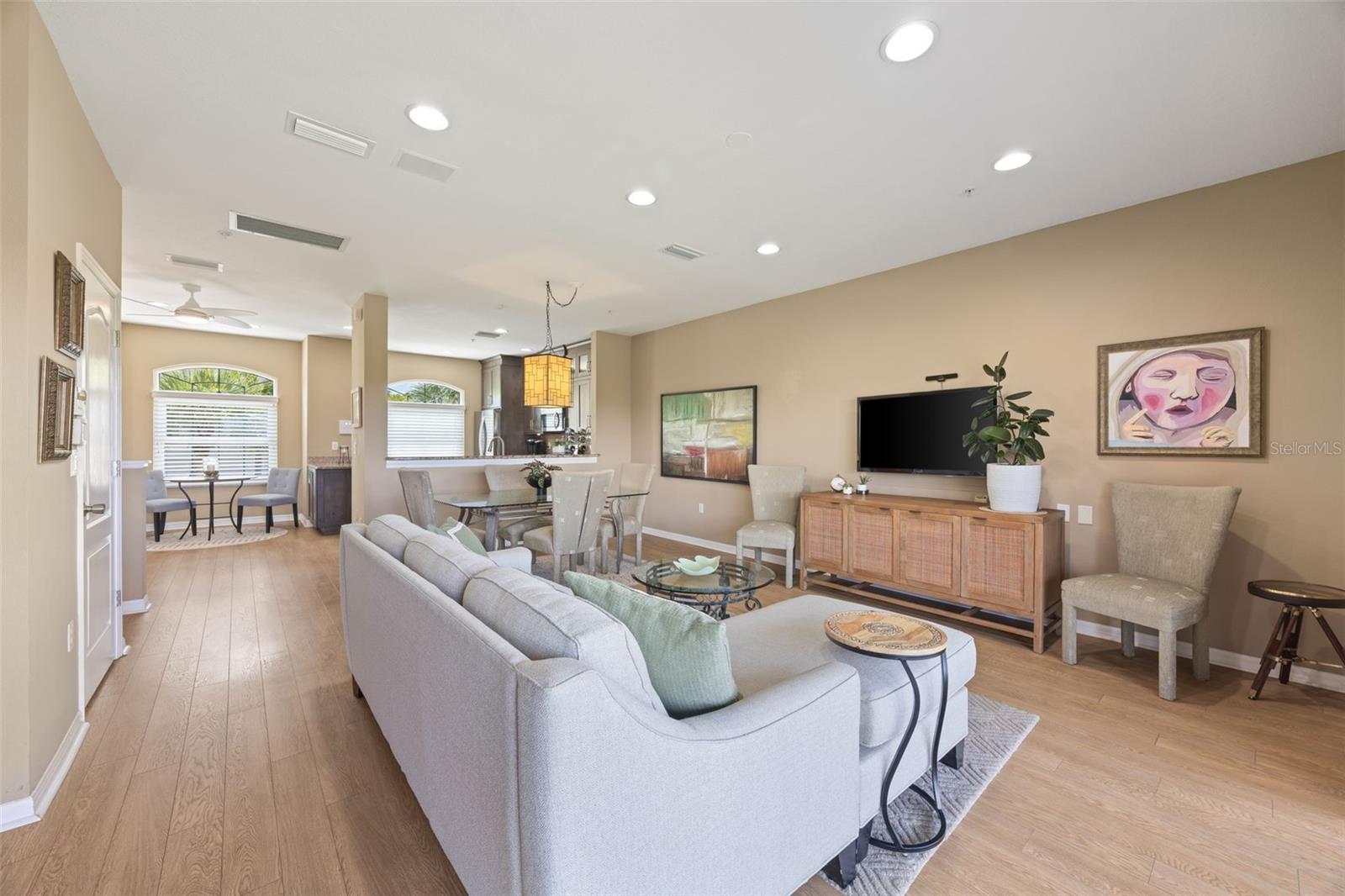 BAYSHORE TWNHS - Residential