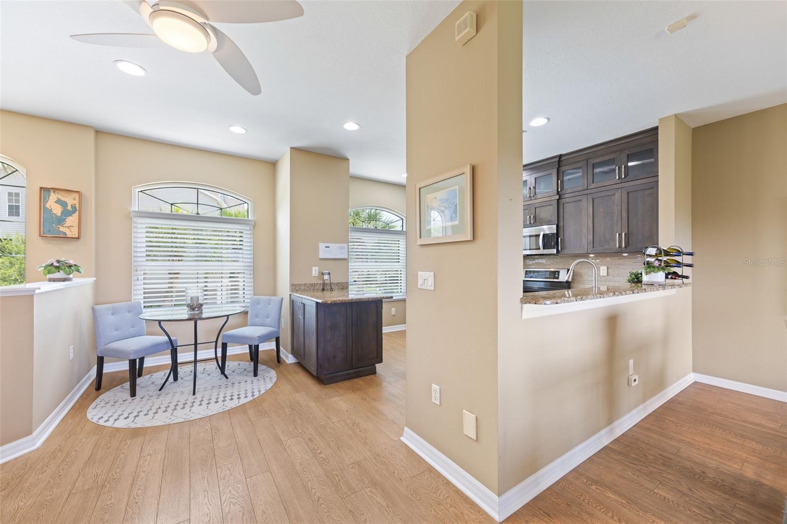 BAYSHORE TWNHS - Residential
