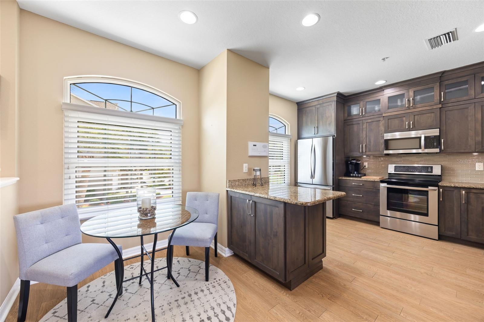 BAYSHORE TWNHS - Residential