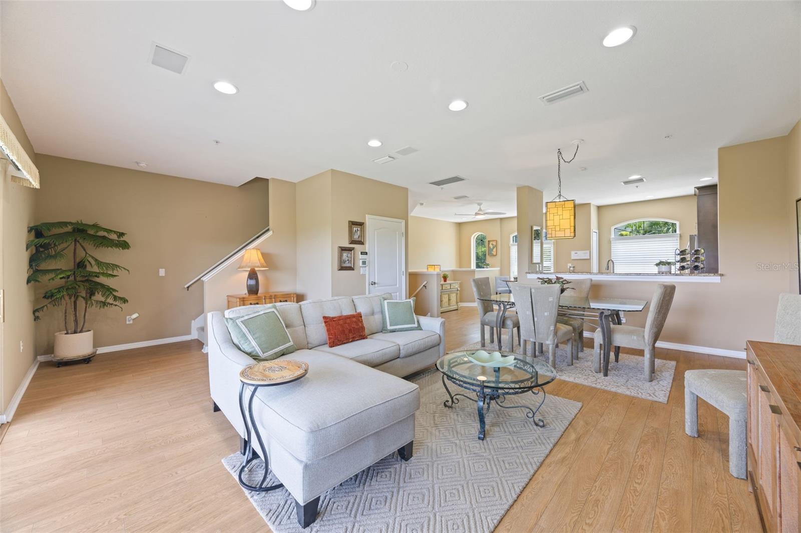 BAYSHORE TWNHS - Residential