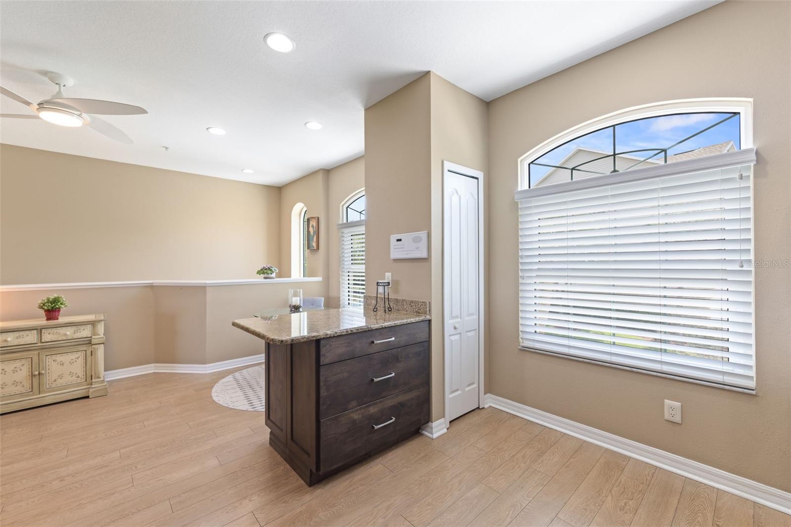 BAYSHORE TWNHS - Residential