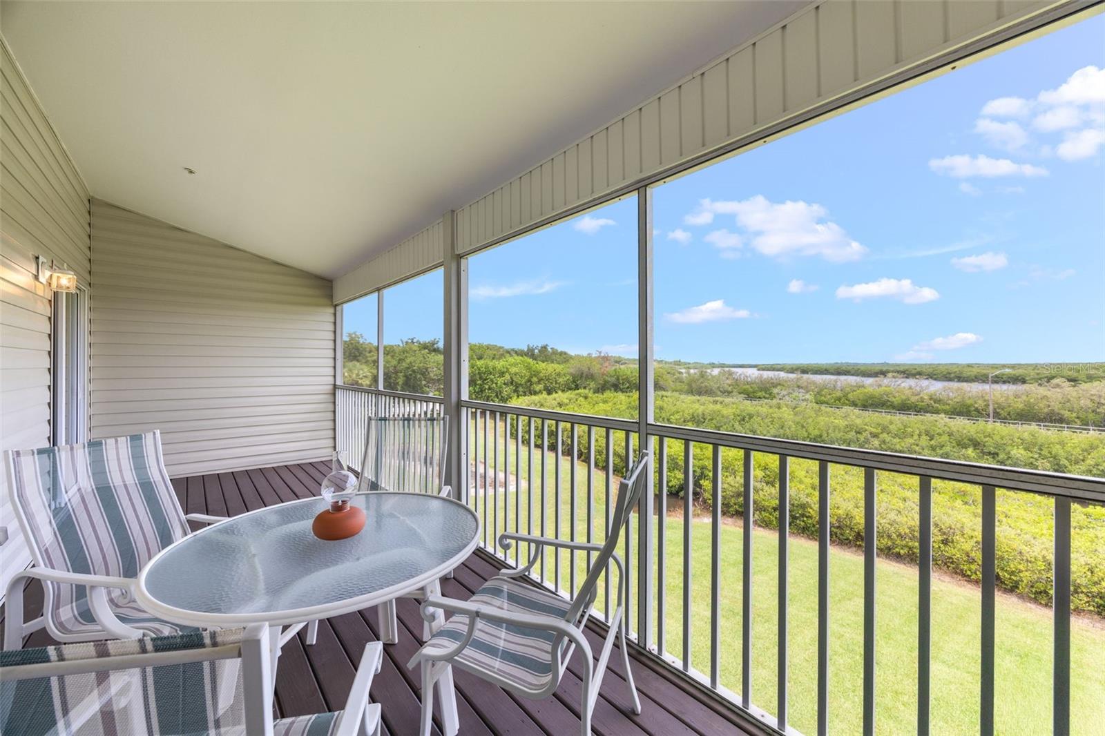 BAYSHORE TWNHS - Residential