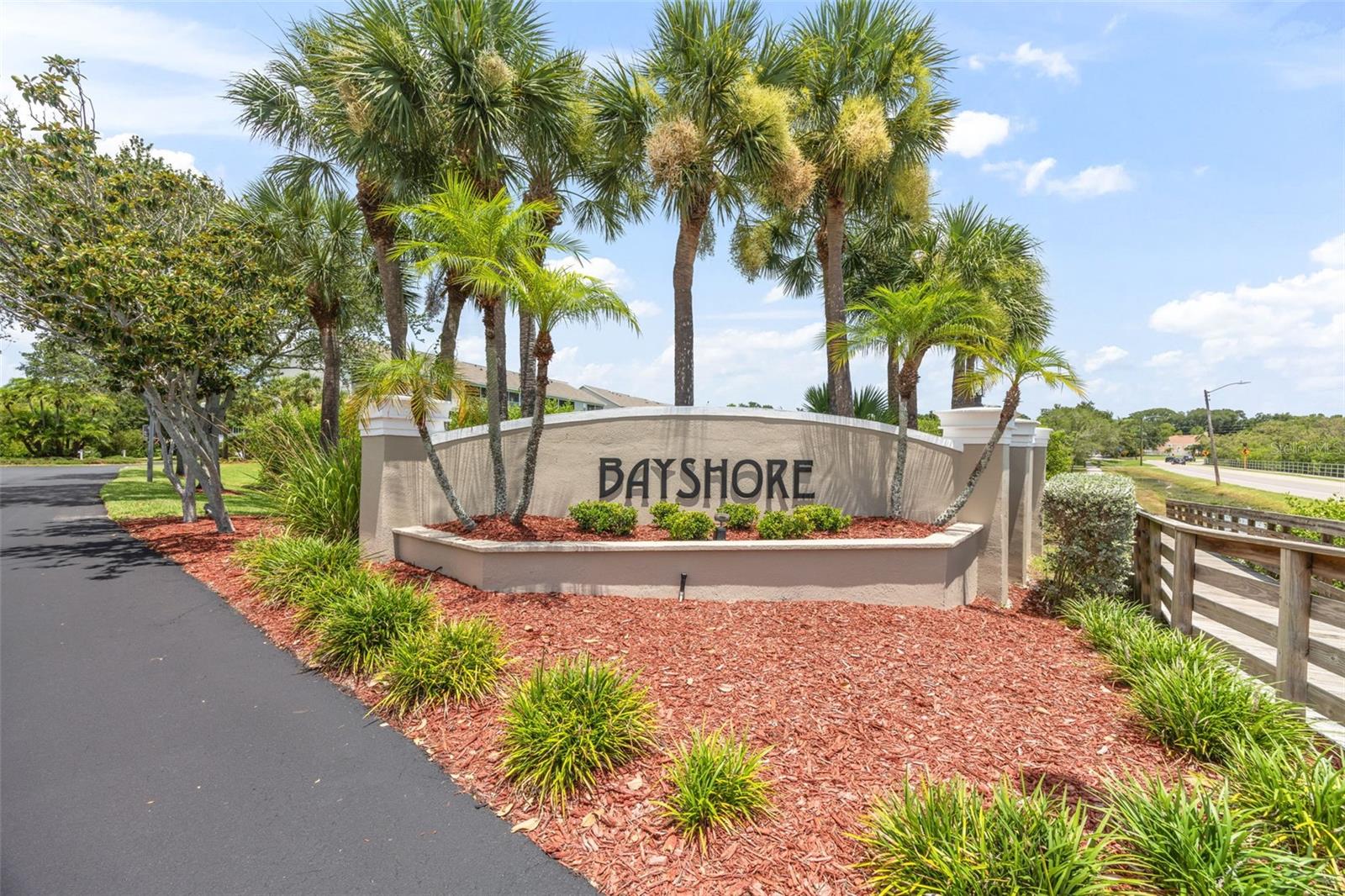 BAYSHORE TWNHS - Residential