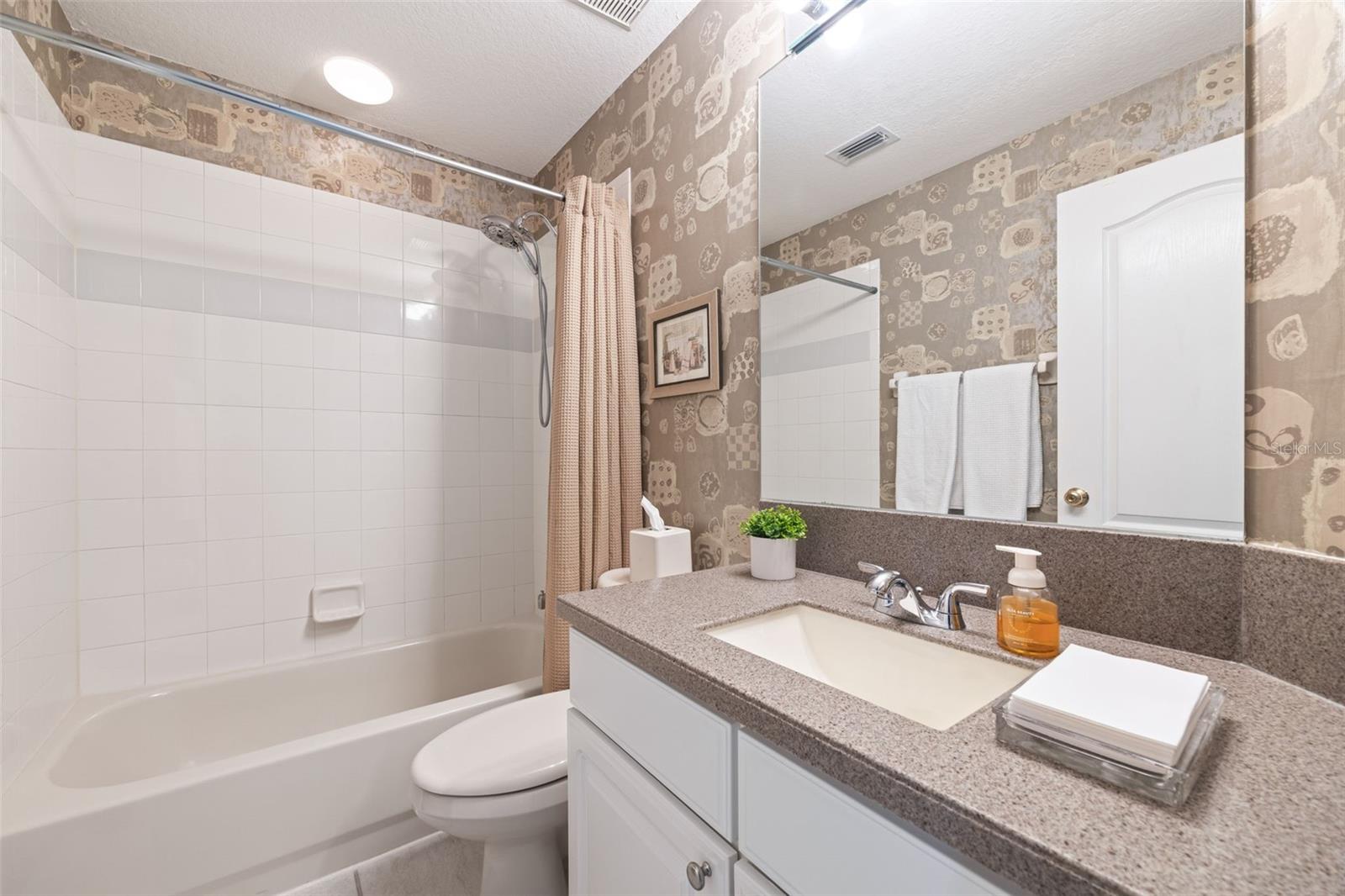 BAYSHORE TWNHS - Residential