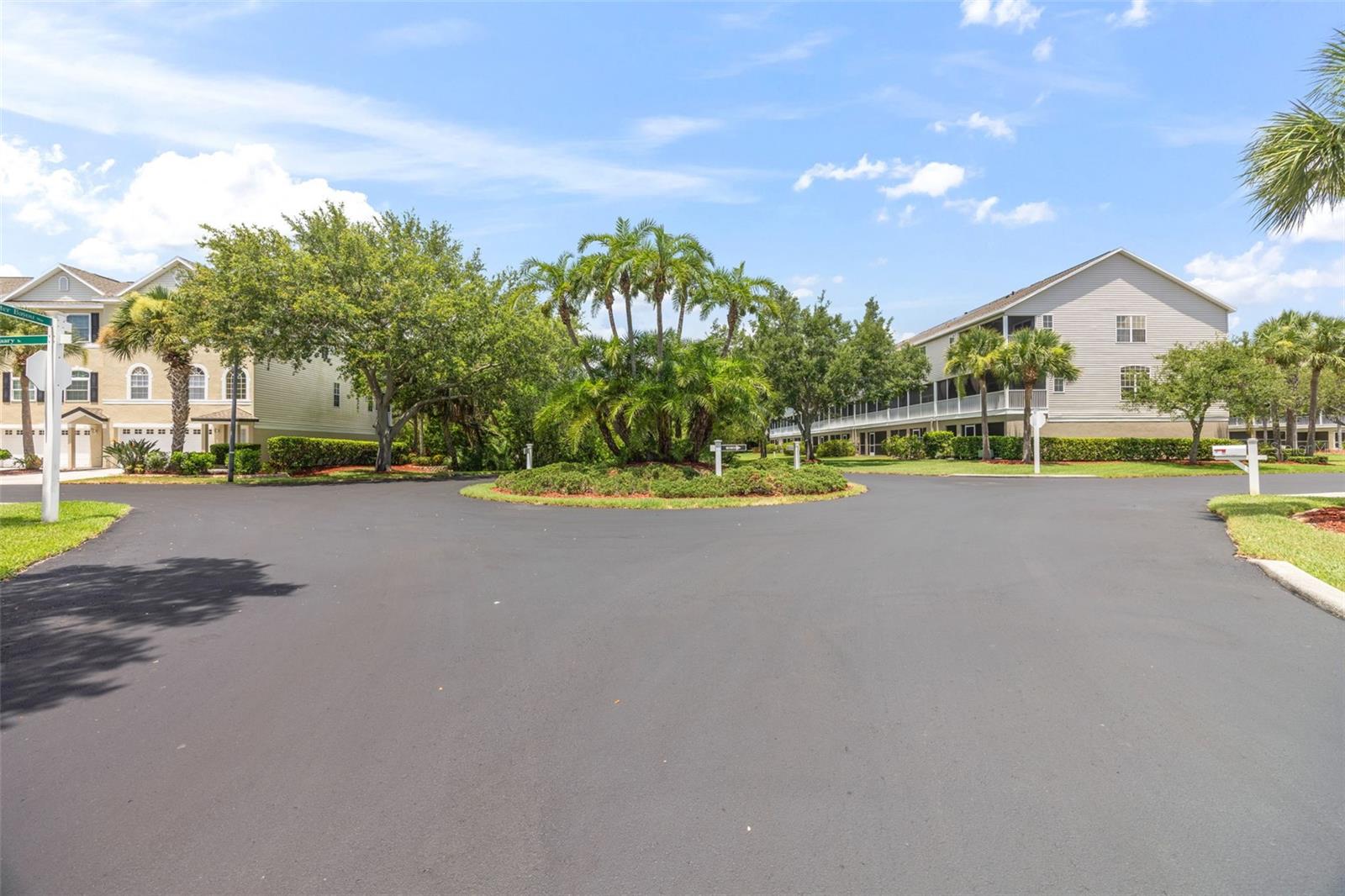 BAYSHORE TWNHS - Residential