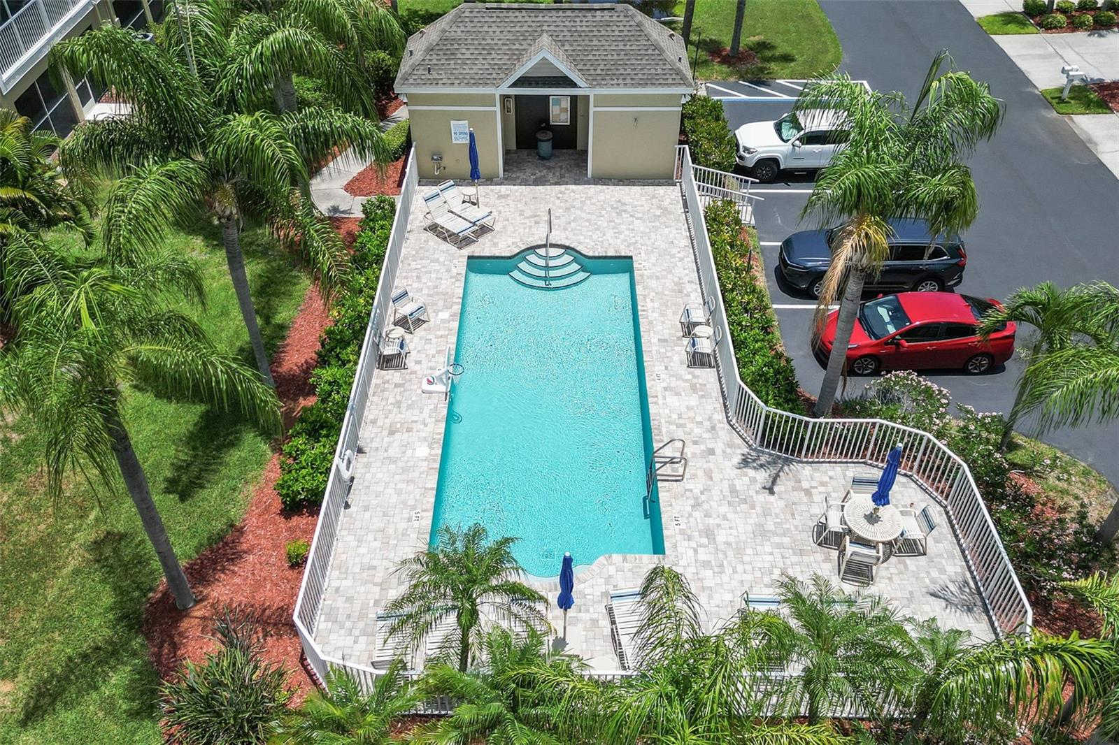 BAYSHORE TWNHS - Residential