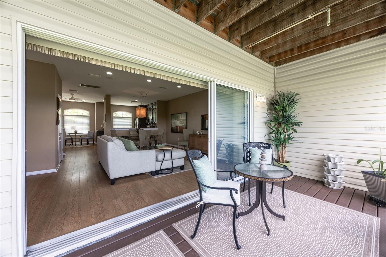 BAYSHORE TWNHS - Residential
