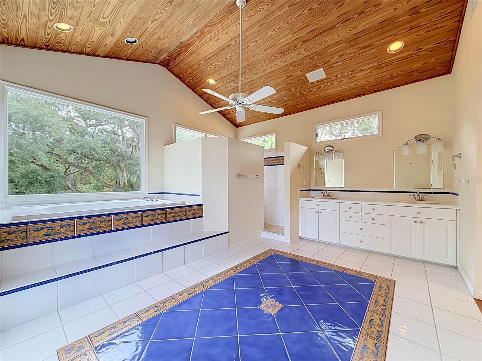SPANISH TRAILS - Residential
