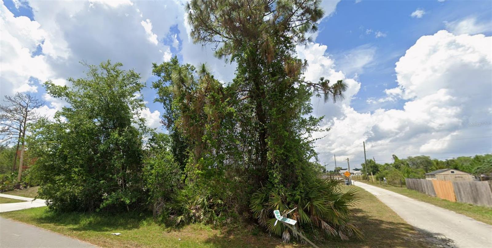 Lot in  Deltona, FL! 
This is your opportunity to secure a lot in the fast-growing community of Deltona. Whether you choose to build with the current plans or design your own dream home. This lot offers the perfect canvas to create your custom residence in a welcoming neighborhood with convenient access to local amenities,  parks, and more.