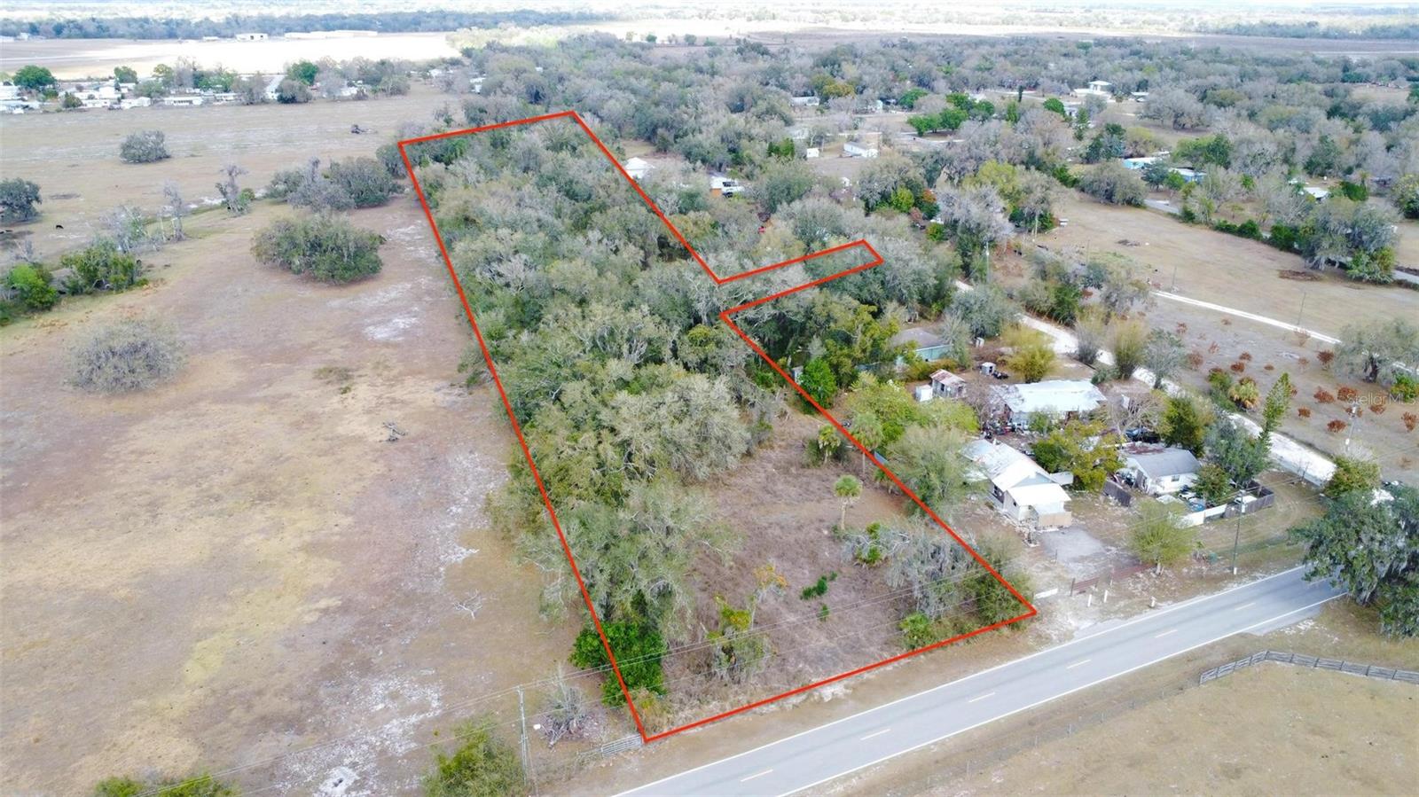 Escape to the peace and freedom of country living on this beautiful 6.36-acre wooded property! Mature trees throughout, and a tranquil creek flow along the back of the land, this property offers the perfect setting to slow down and enjoy nature.
Bring your animals, start a garden, park your RVs and toys, and build the home you’ve always dreamed of! Mobile and manufactured homes are welcome. With plenty of space to roam, this property is ideal for those wanting room to breathe and live the true country lifestyle.
Enjoy quiet mornings, star-filled nights, and privacy, all while still being just a short drive to town and everyday conveniences. Please check with DeSoto County Building & Zoning to confirm your intended property use.
