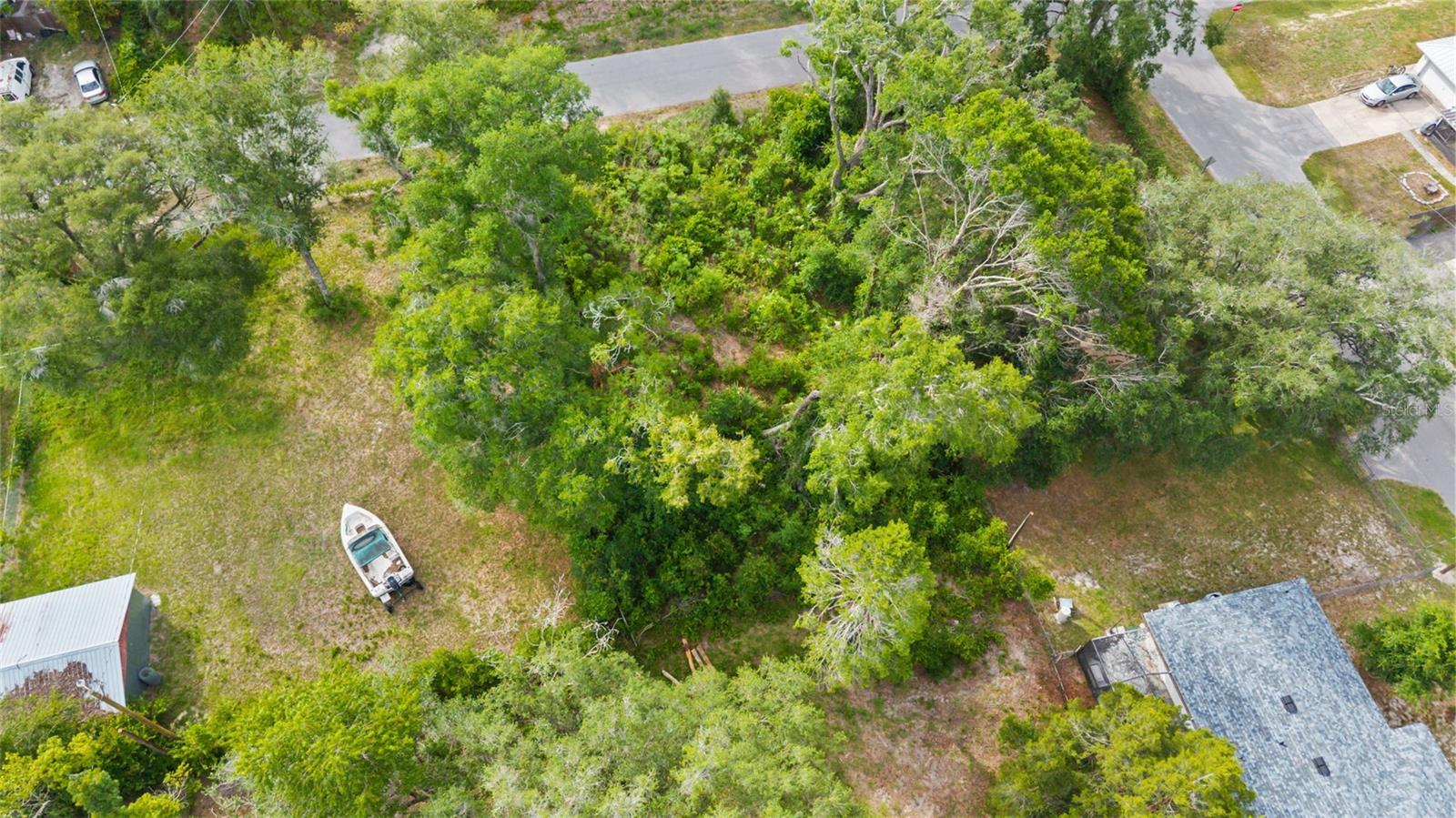PASCO LAKES ESTATES - Land