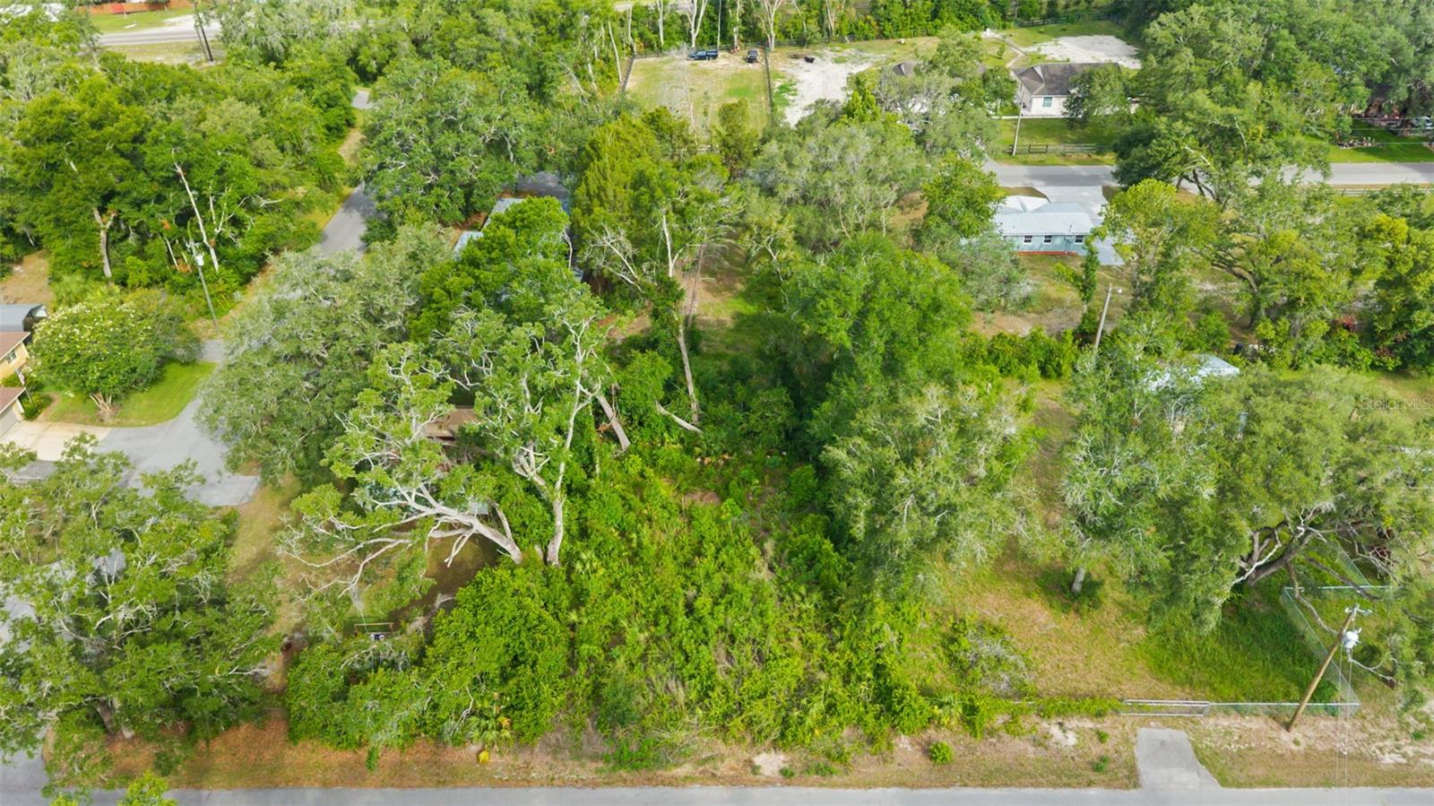 PASCO LAKES ESTATES - Land