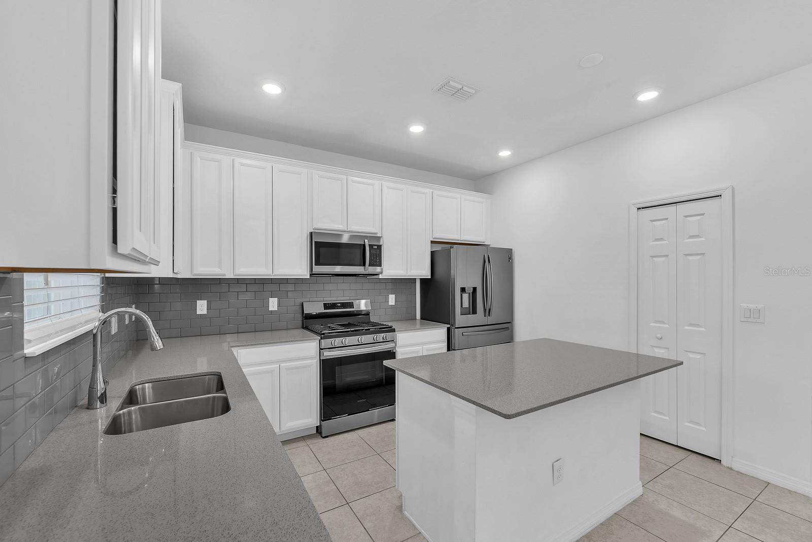 FISHHAWK RANCH WEST TWNHMS - Residential