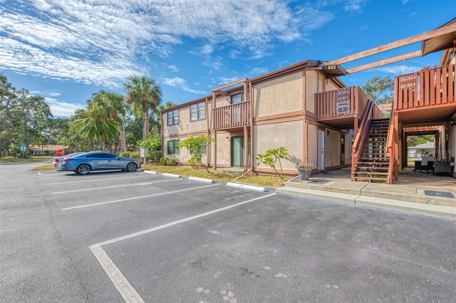 LAKE VIEW CONDO PH I - Residential