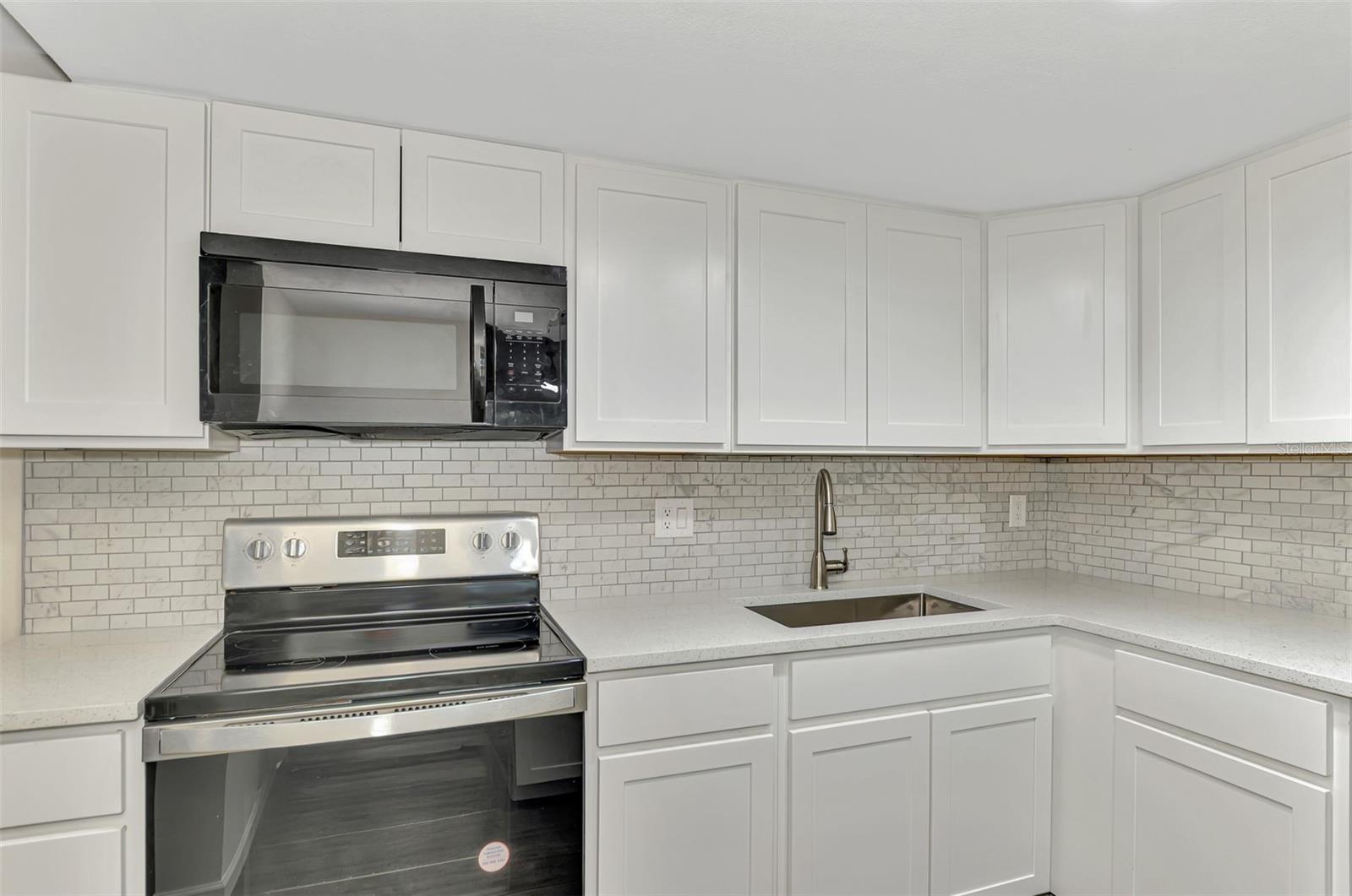 LAKE VIEW CONDO PH I - Residential