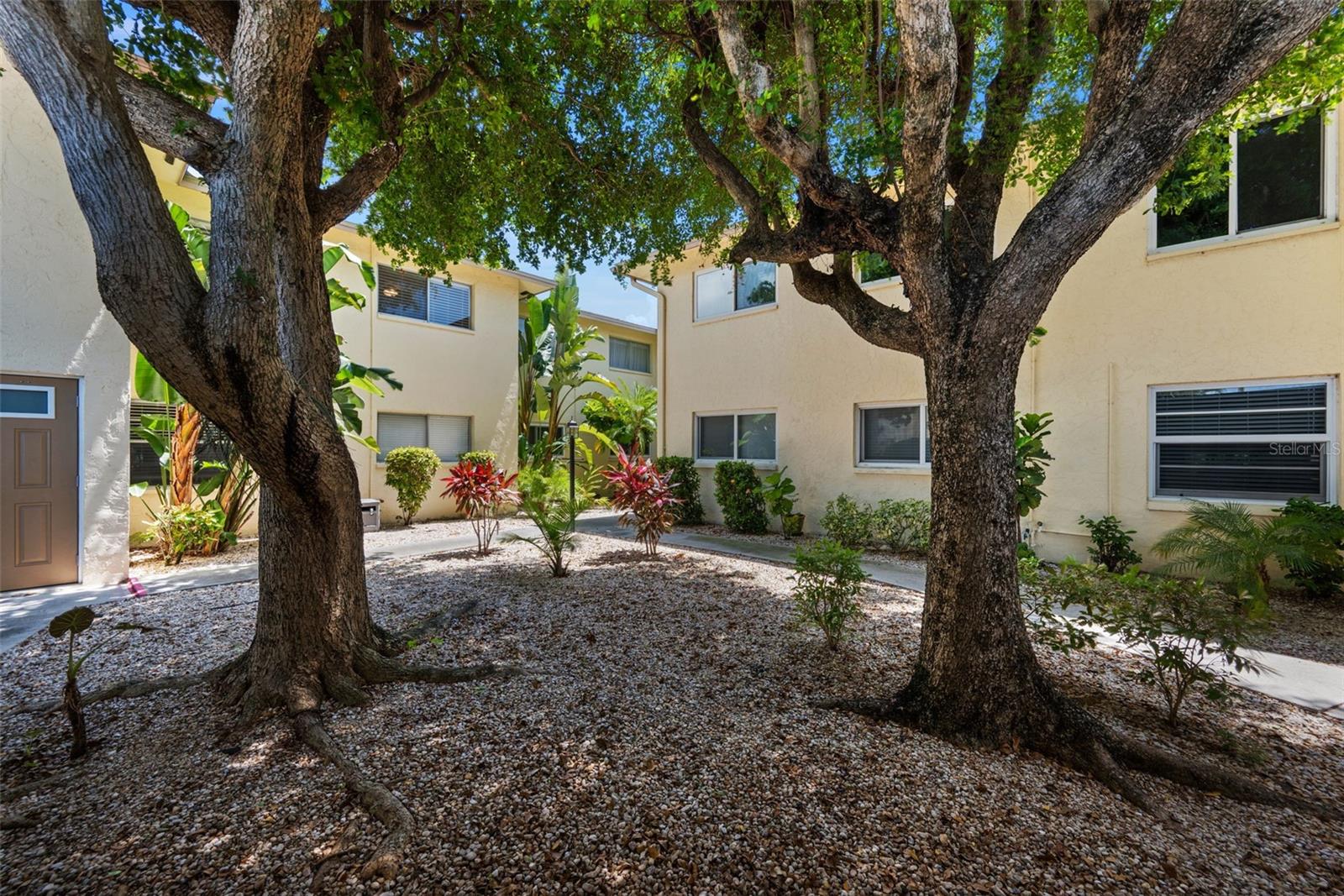COR DEL CONDO - Residential