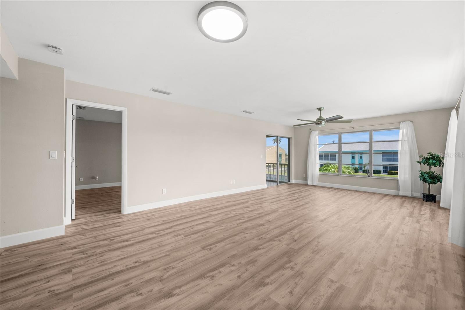 COR DEL CONDO - Residential
