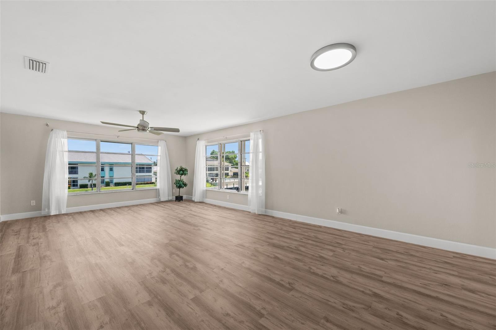 COR DEL CONDO - Residential