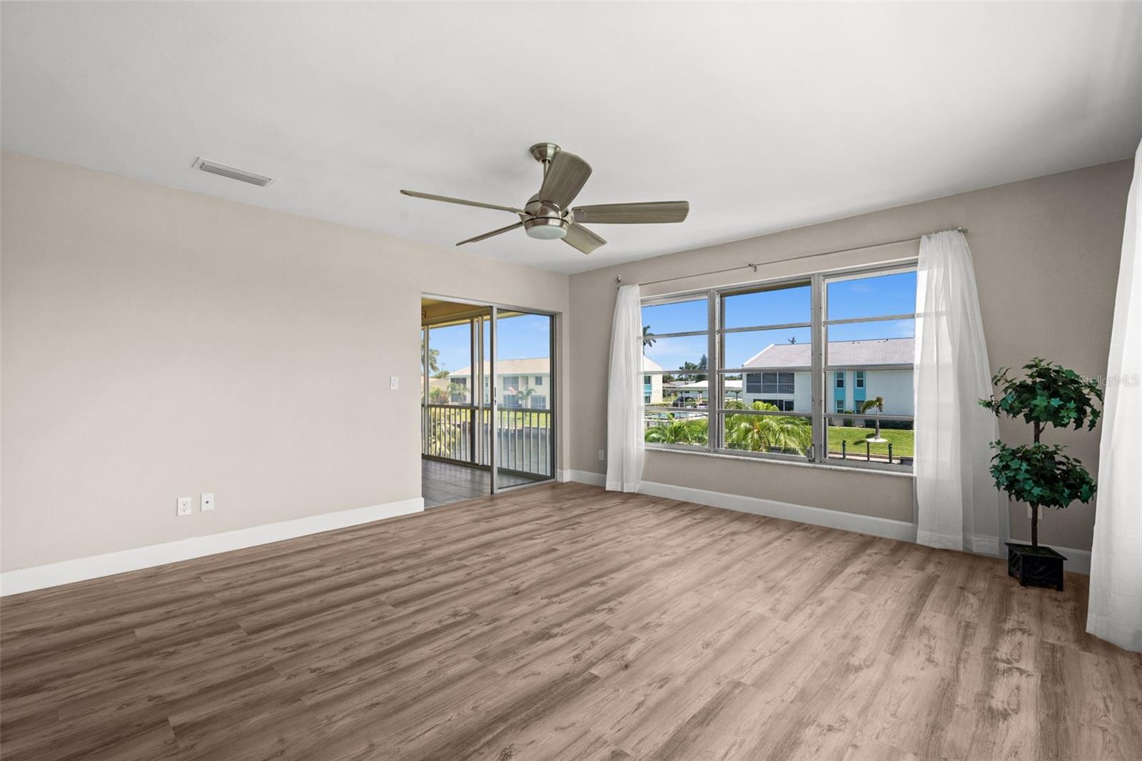 COR DEL CONDO - Residential