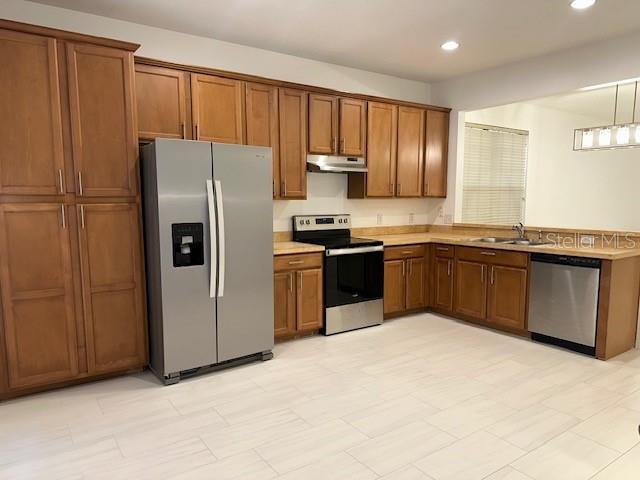 CHARTRES GARDENS B - Residential Lease