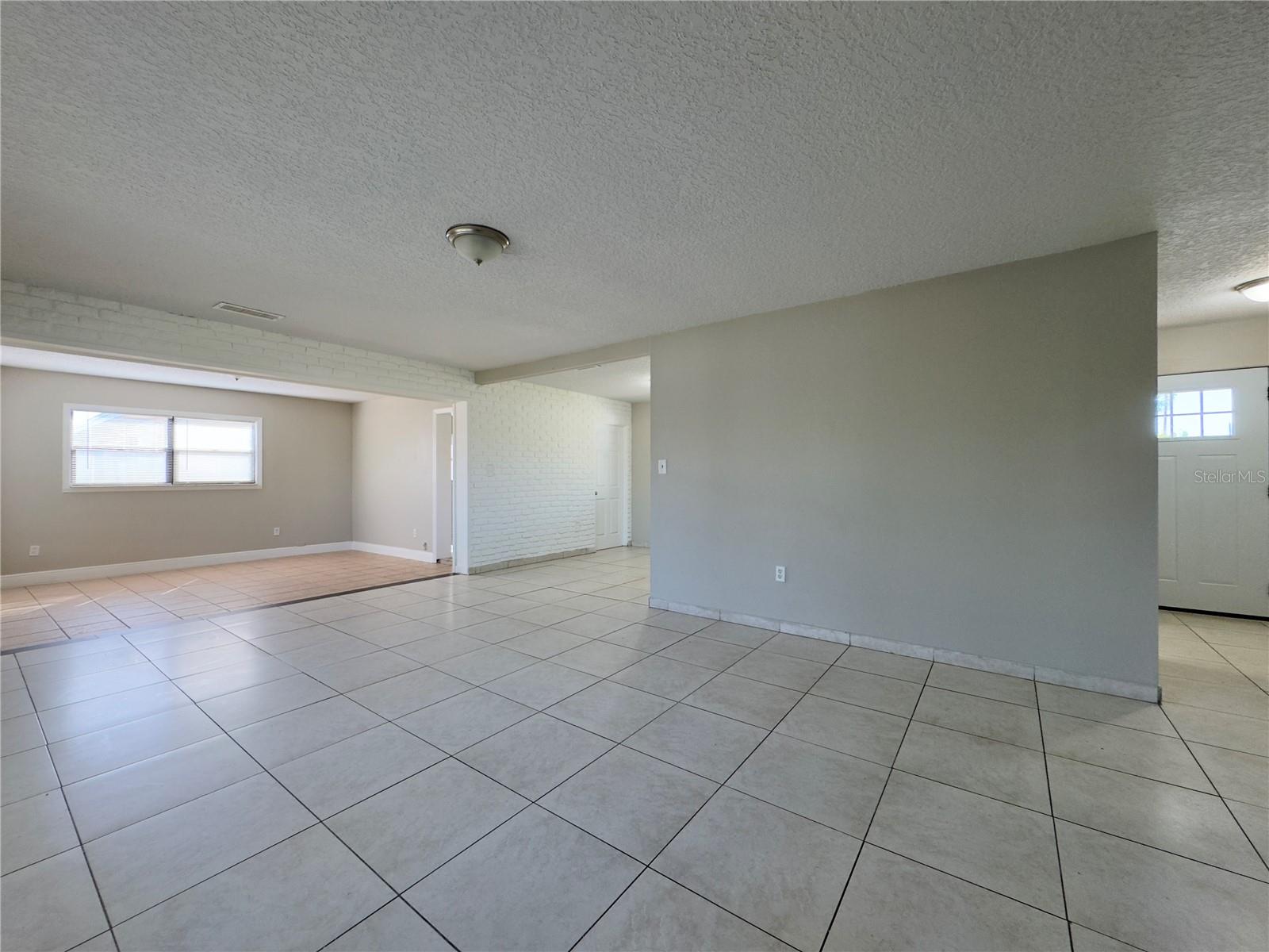 SKY LAKE - Residential Lease
