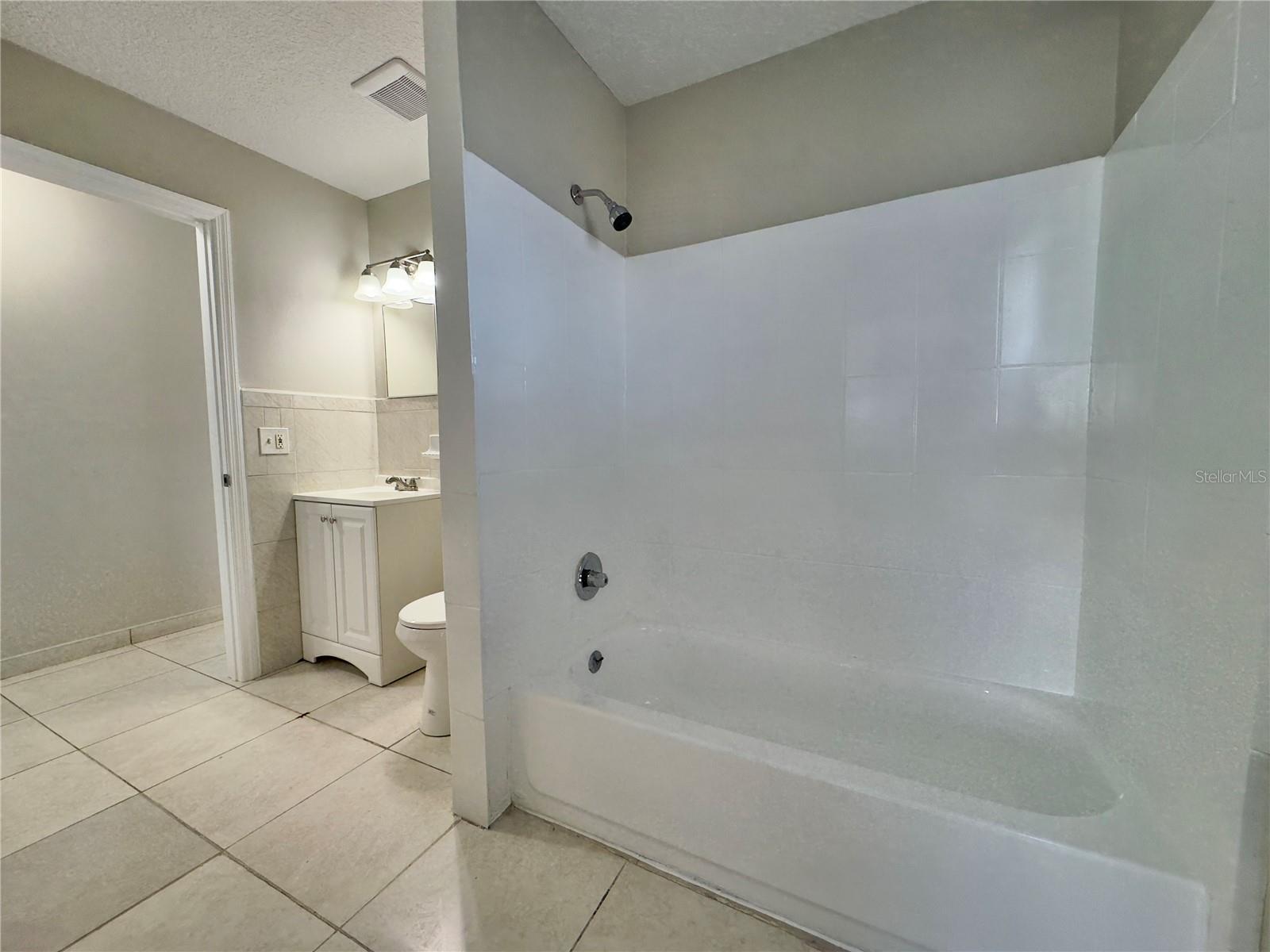 SKY LAKE - Residential Lease