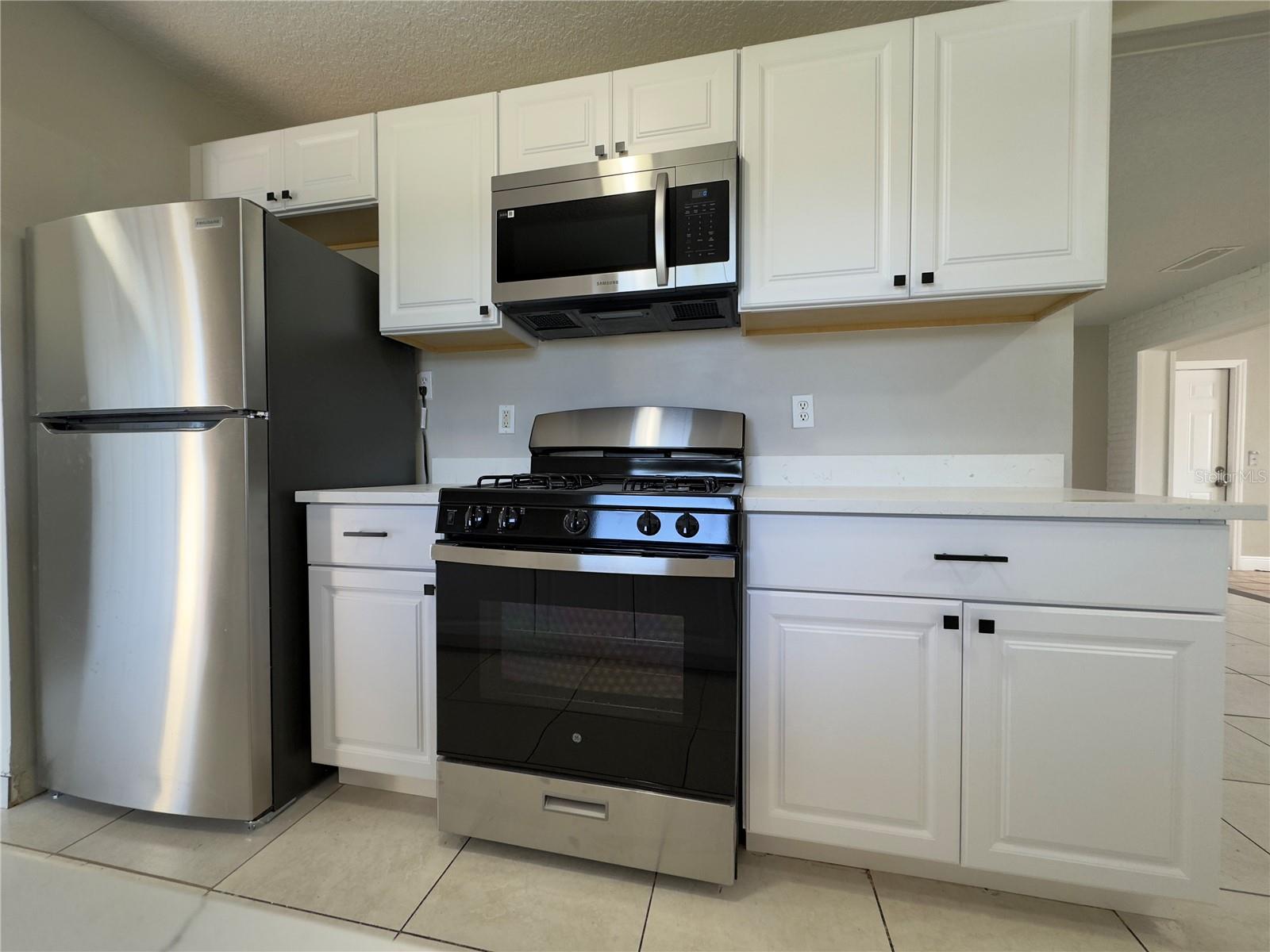 SKY LAKE - Residential Lease