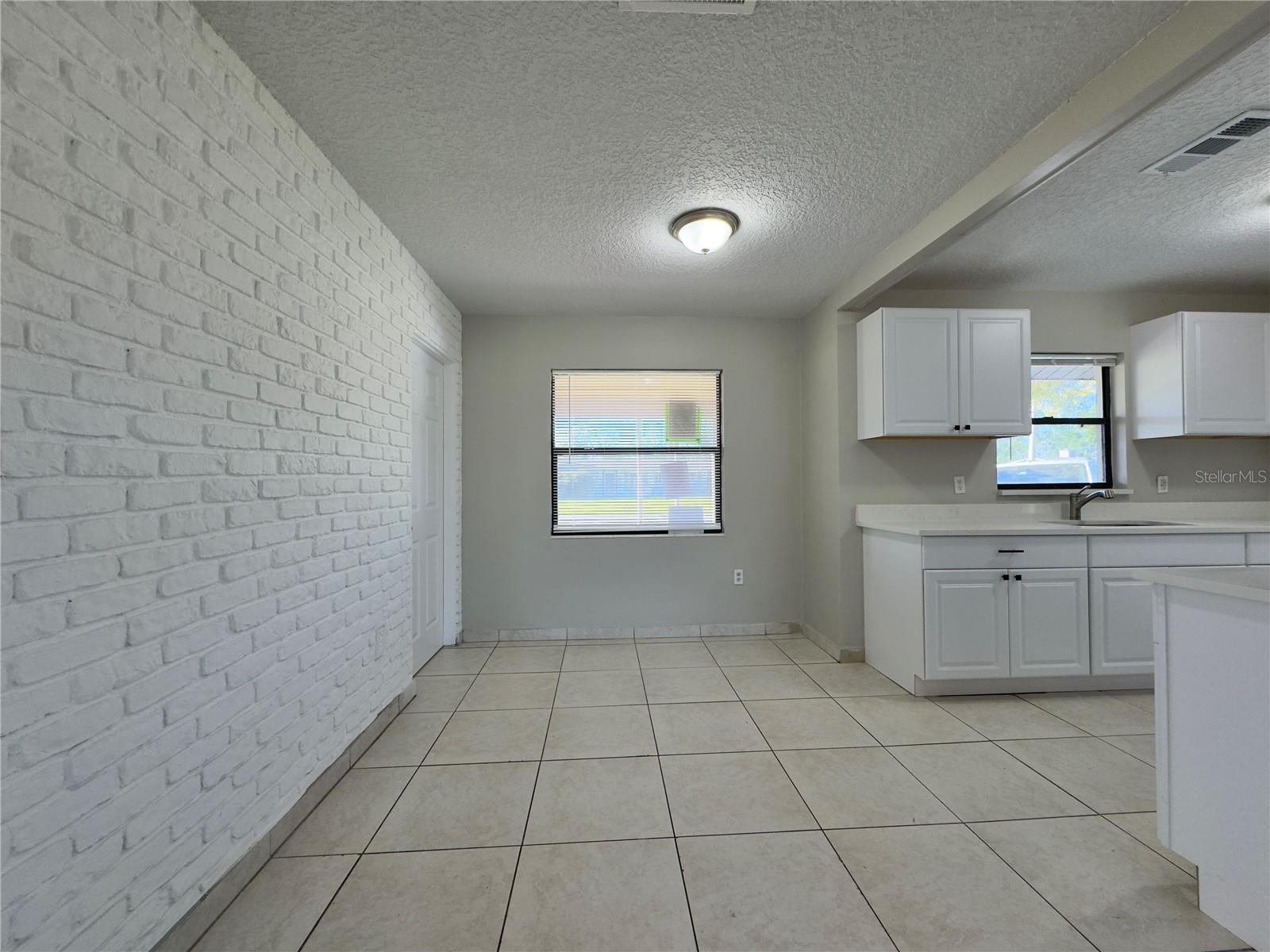 SKY LAKE - Residential Lease