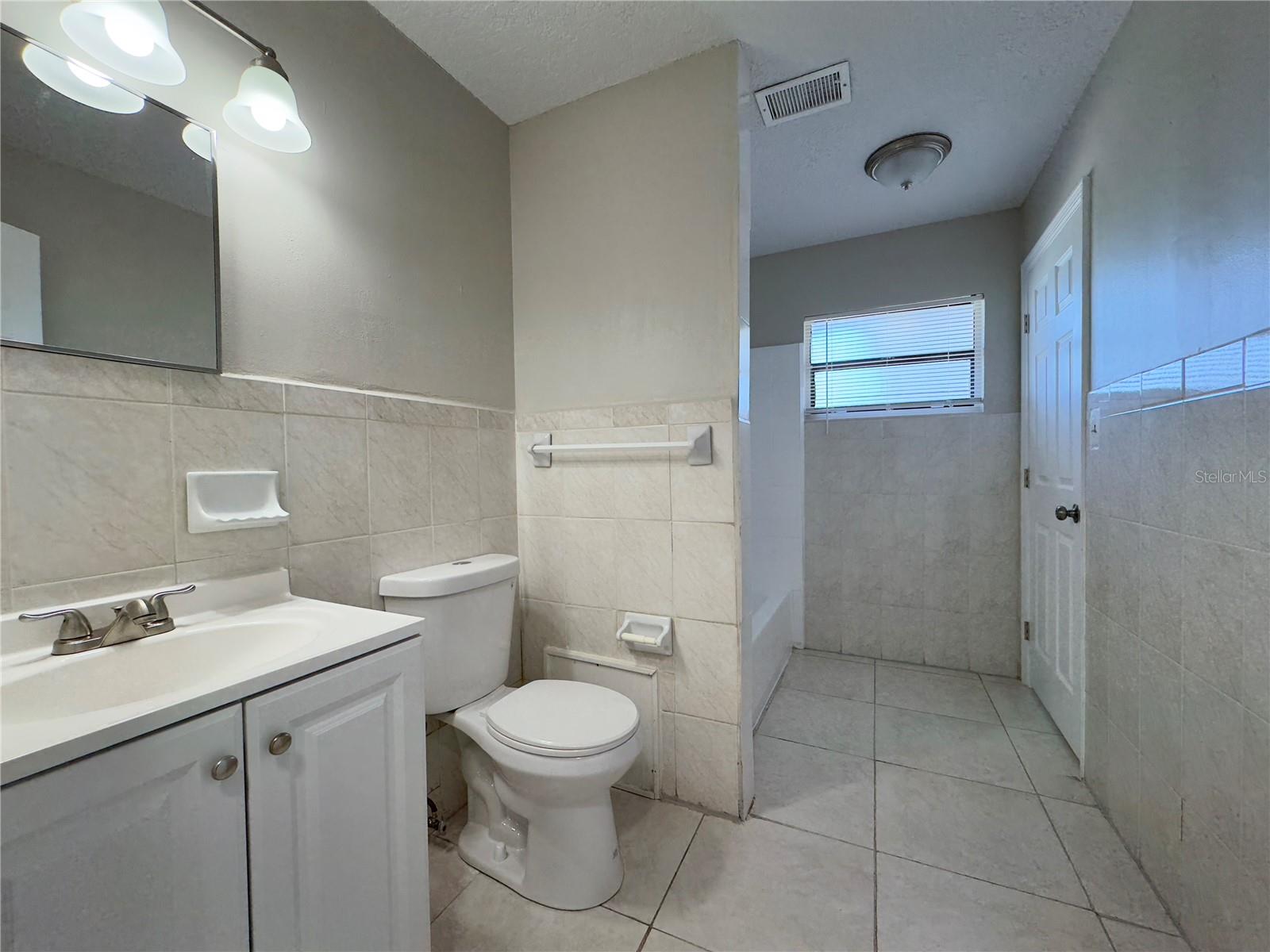 SKY LAKE - Residential Lease