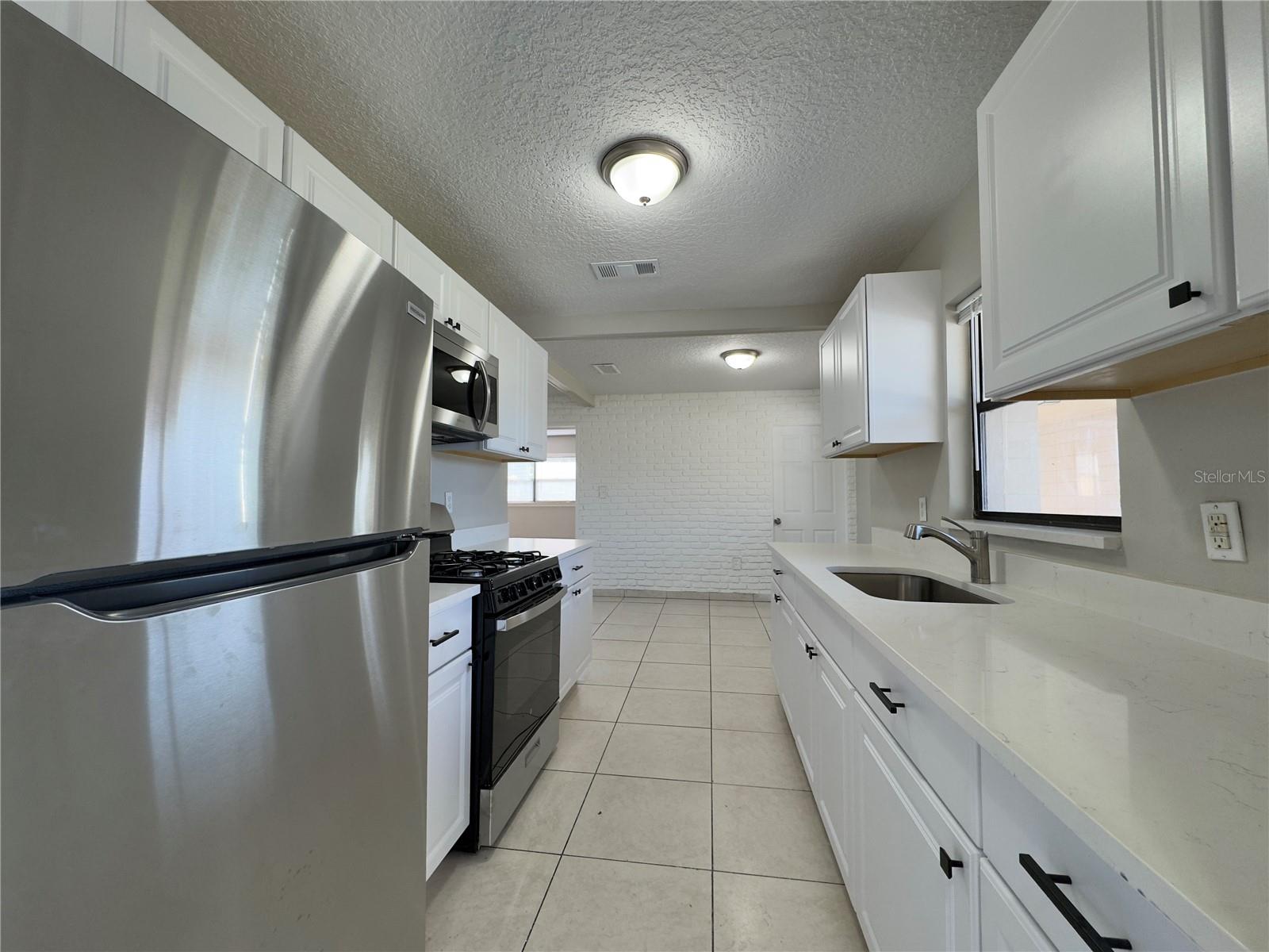 SKY LAKE - Residential Lease